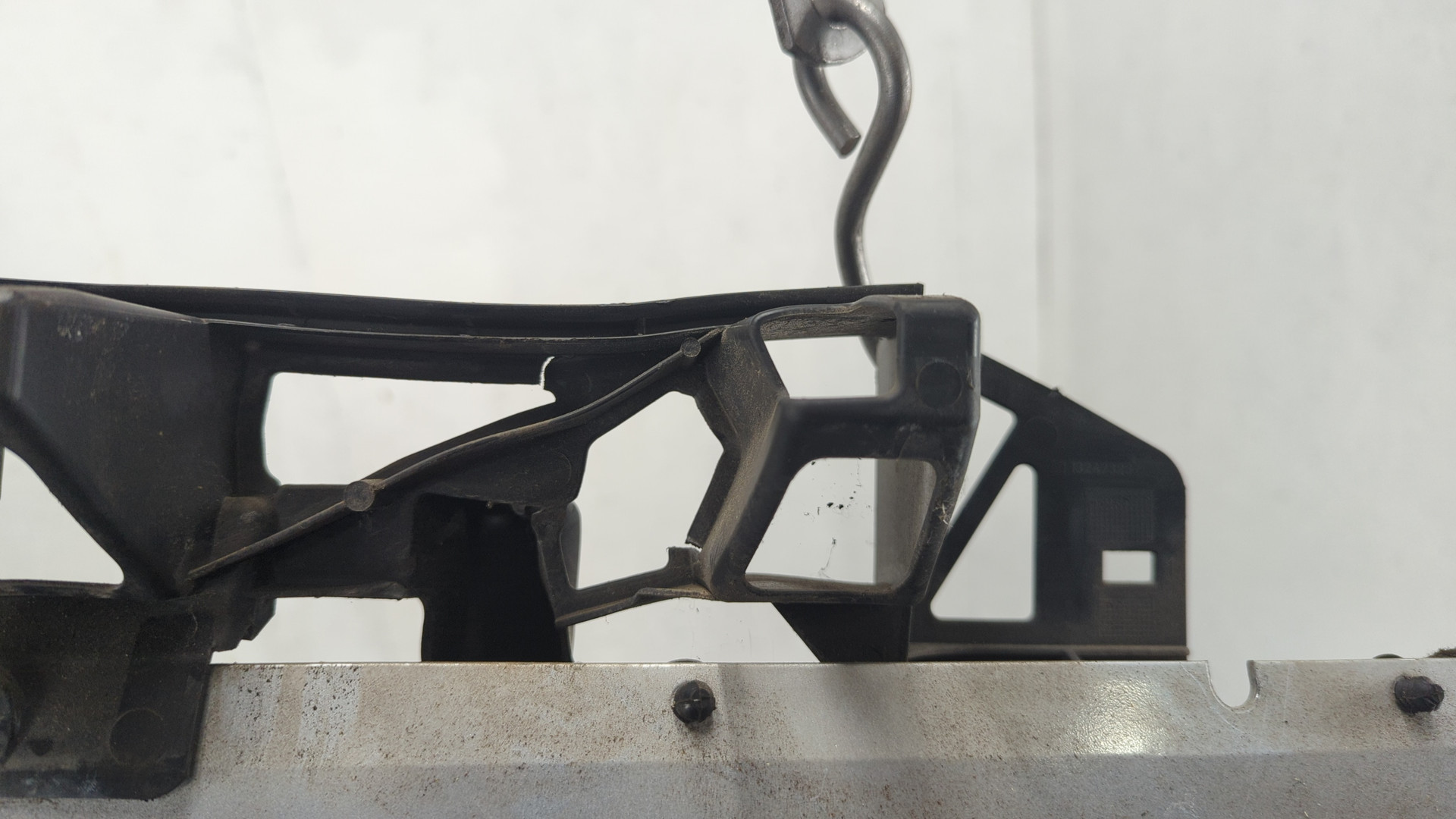 Усилитель переднего бампера