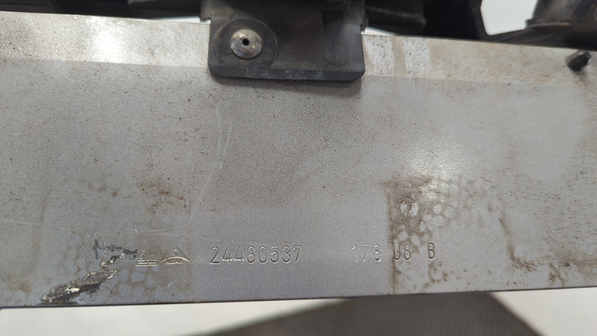 Усилитель переднего бампера