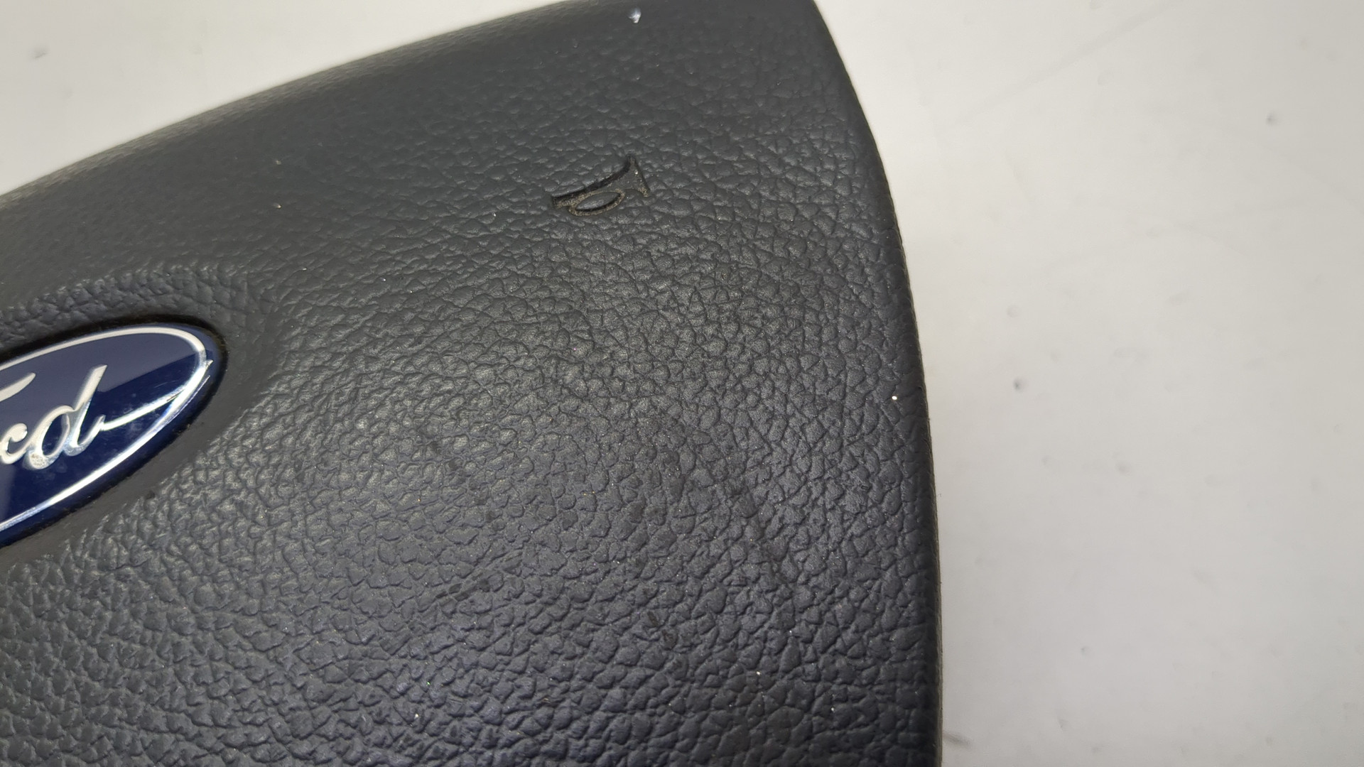 Подушка безопасности в рулевое колесо