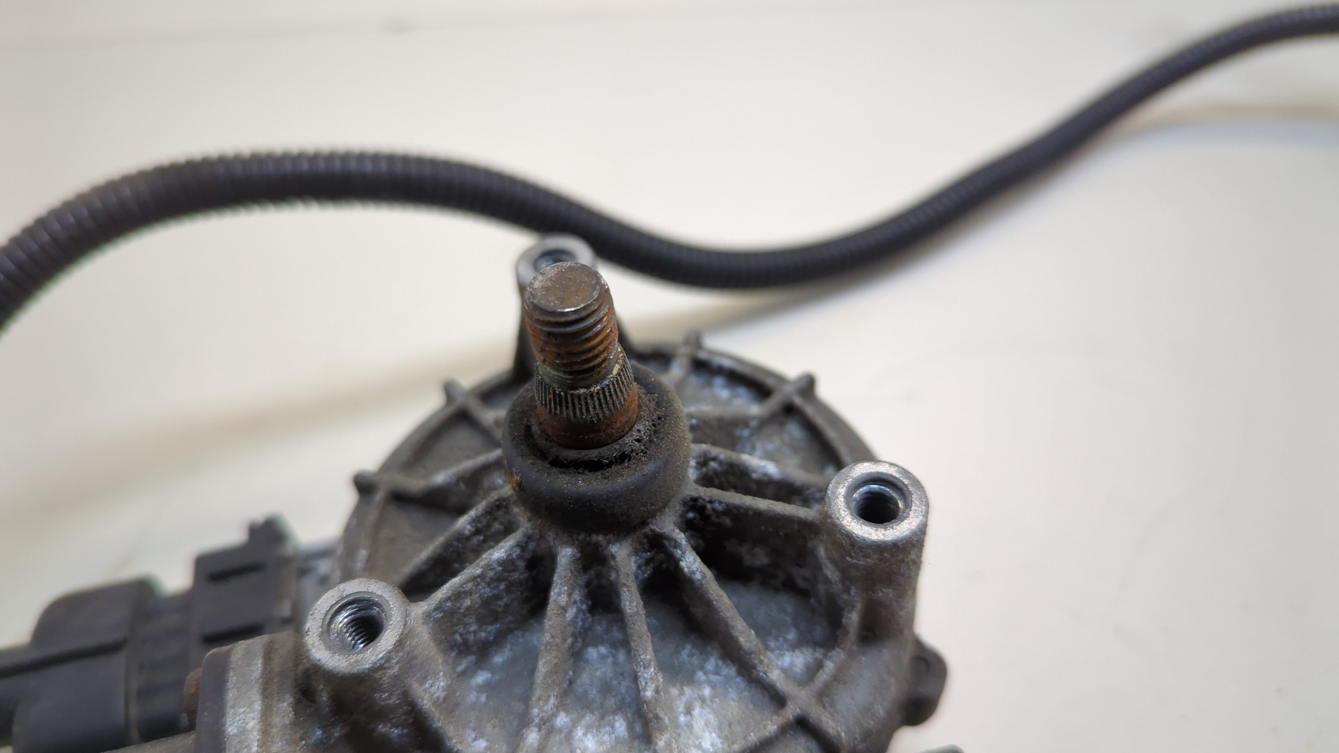 Моторчик стеклоочистителя передний