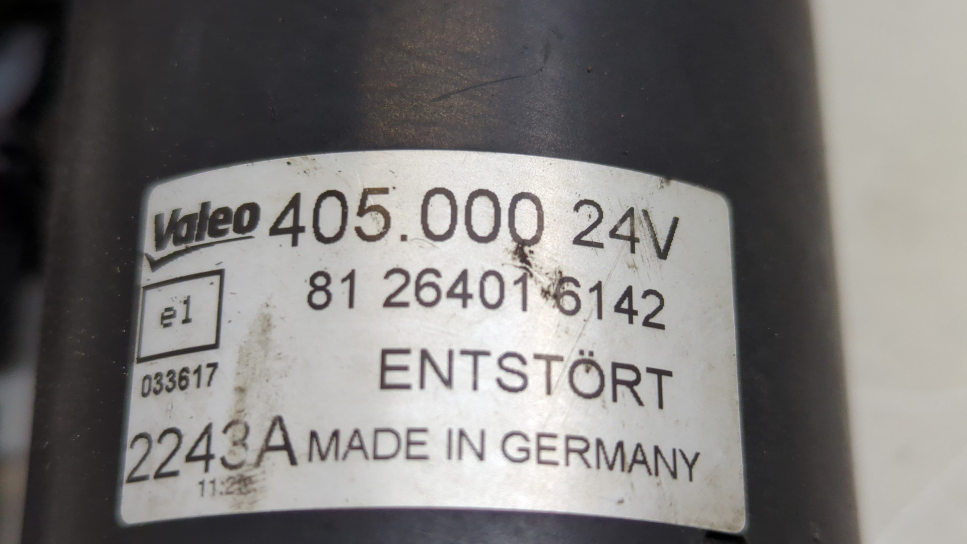 Моторчик стеклоочистителя передний