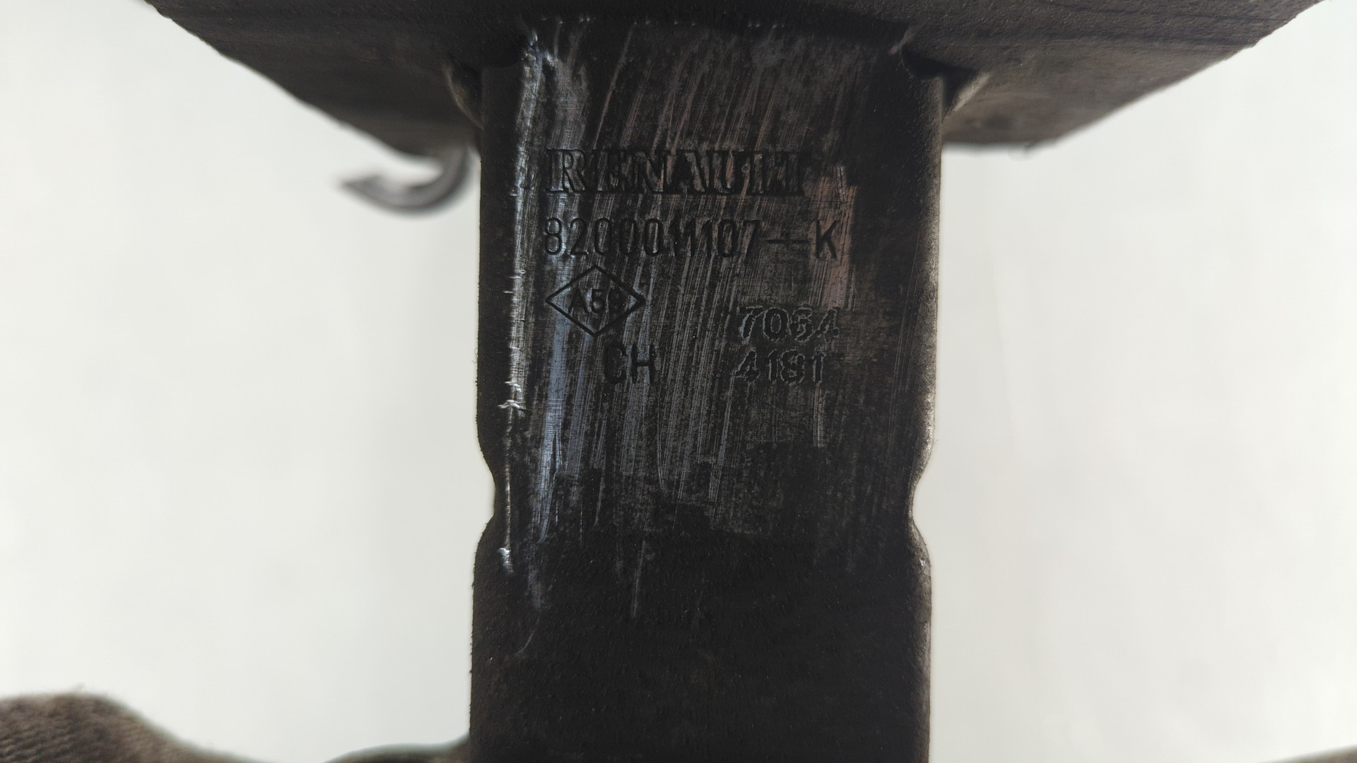 Усилитель переднего бампера