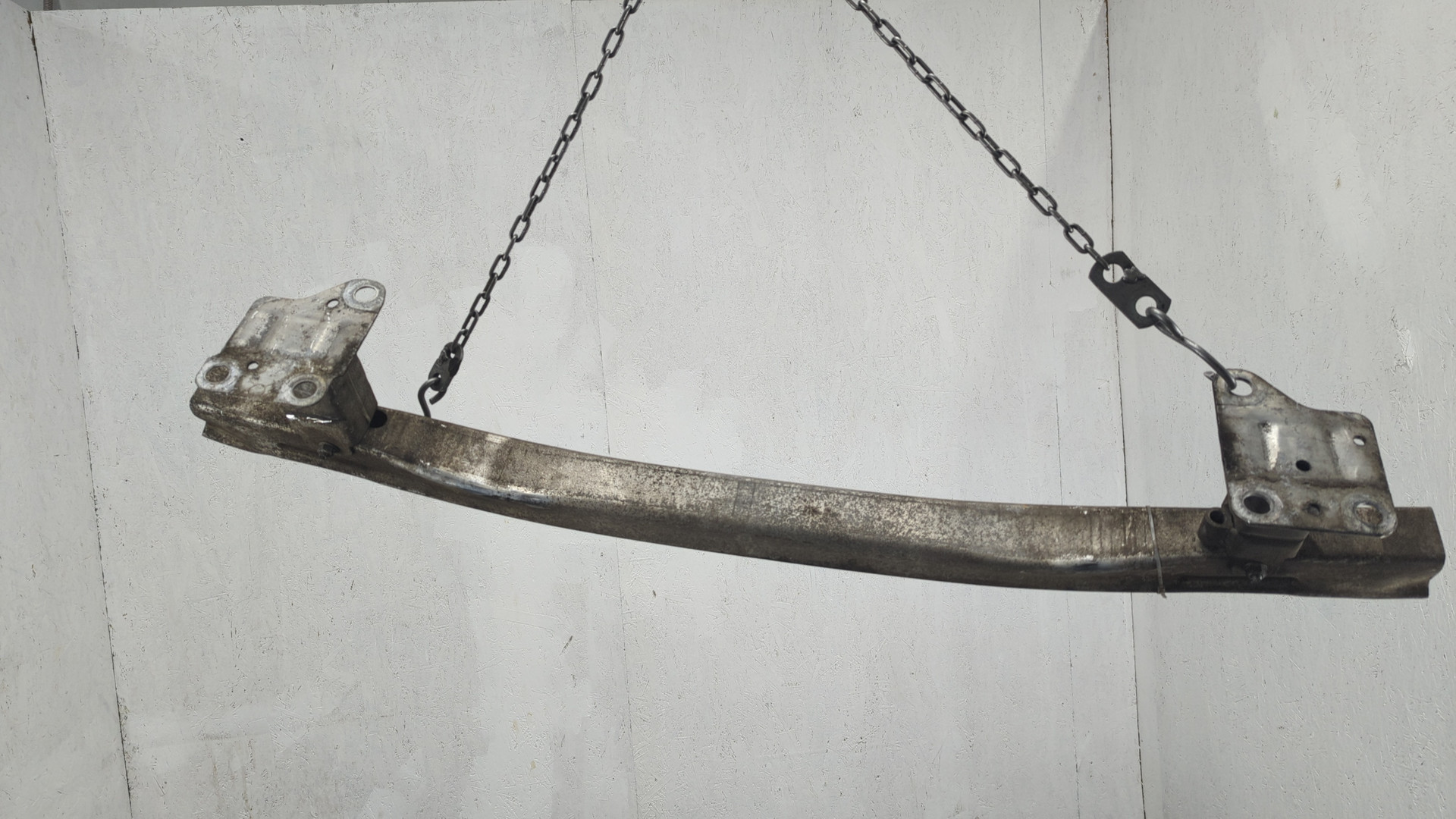 Усилитель переднего бампера