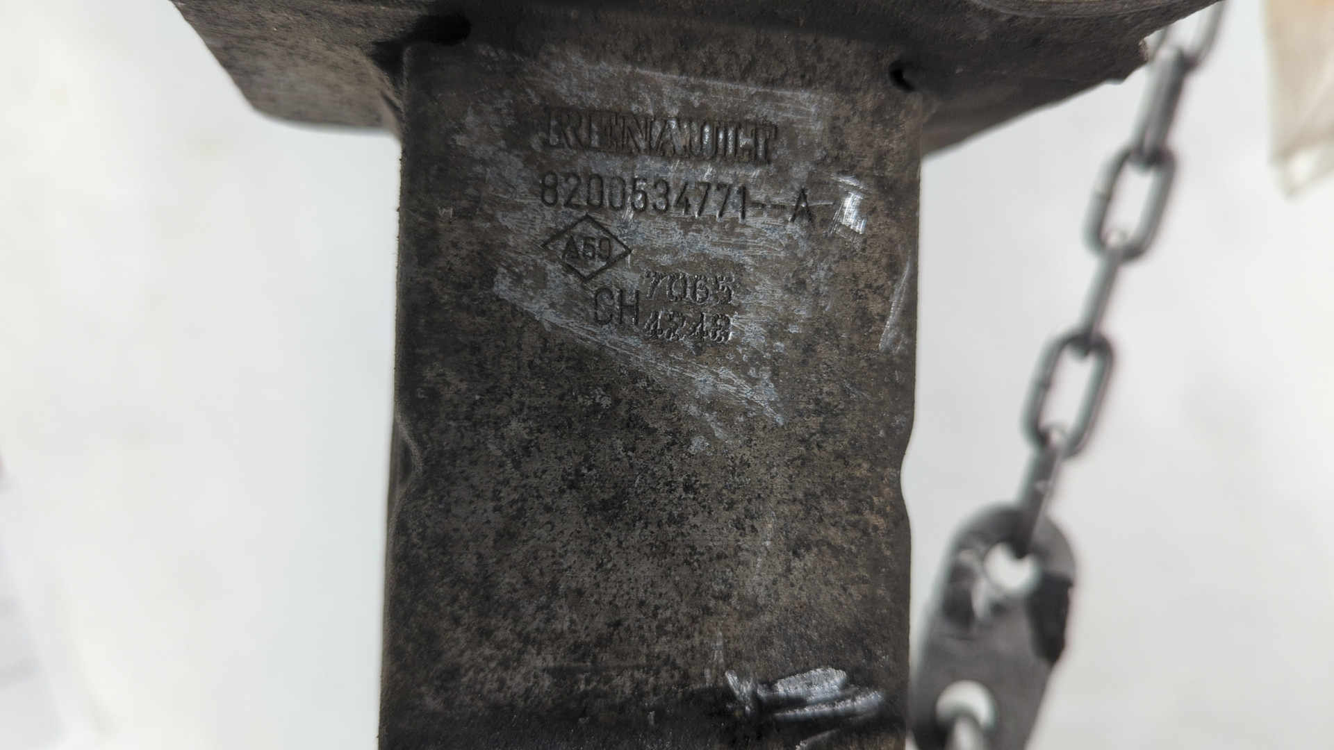 Усилитель переднего бампера