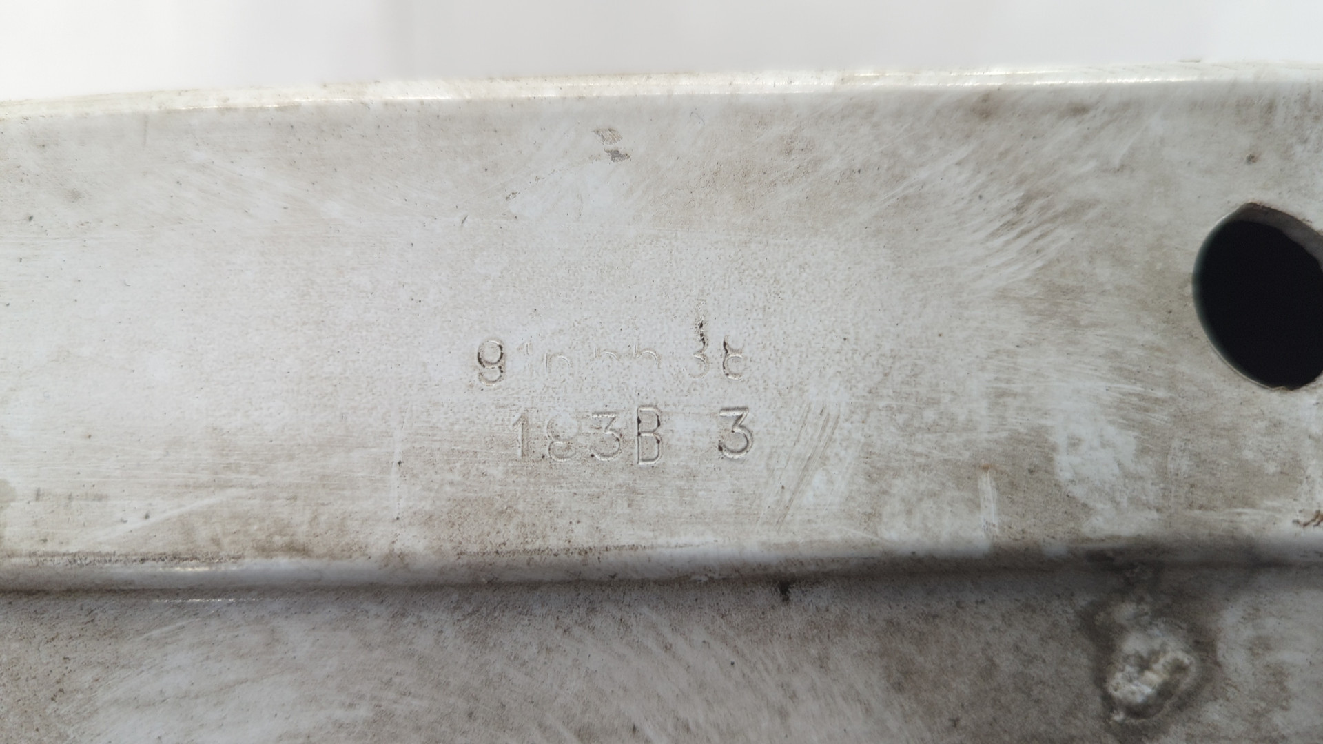 Усилитель переднего бампера