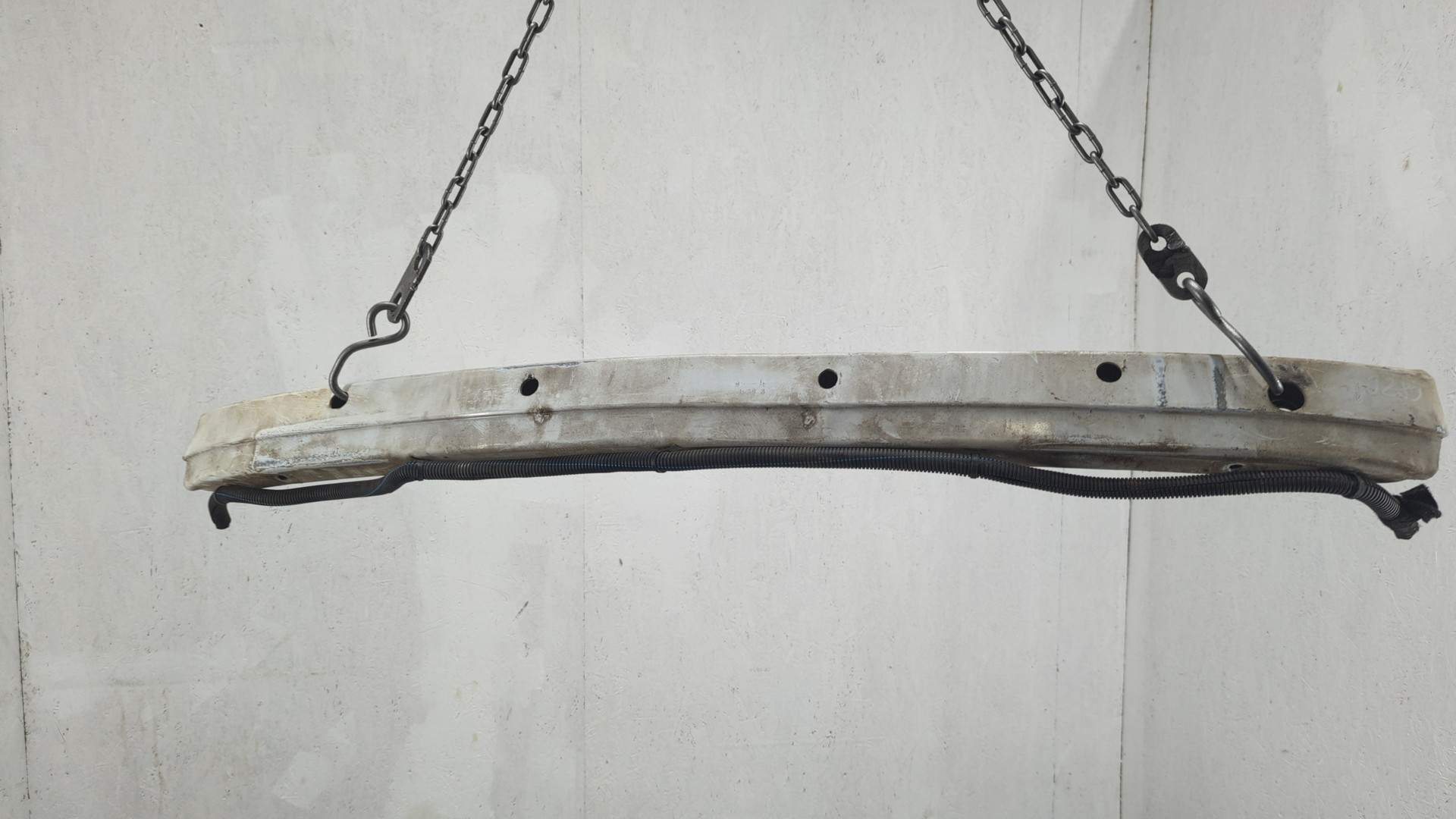 Усилитель переднего бампера