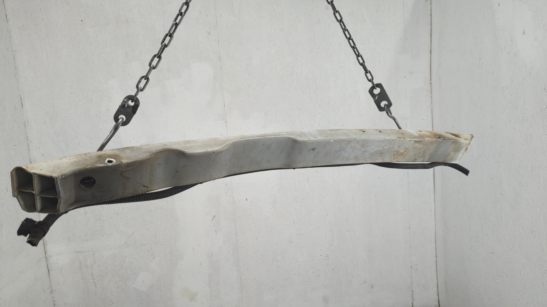 Усилитель переднего бампера