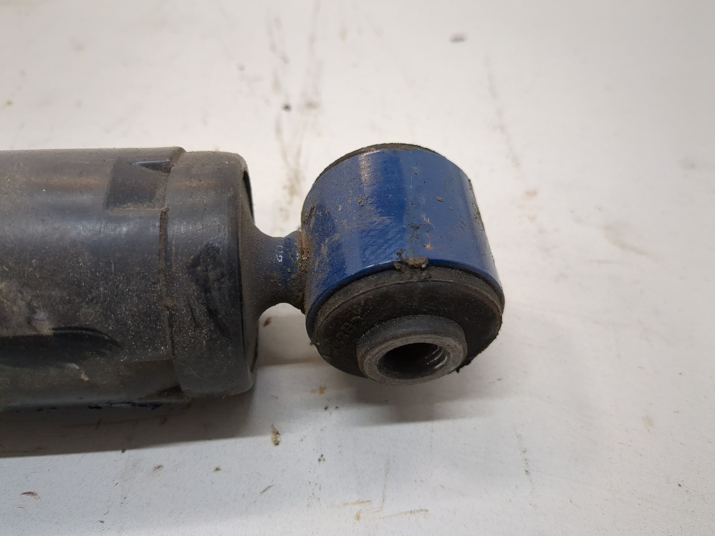 Амортизатор задний (стойка)