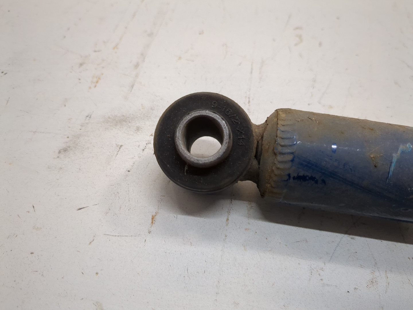 Амортизатор задний (стойка)