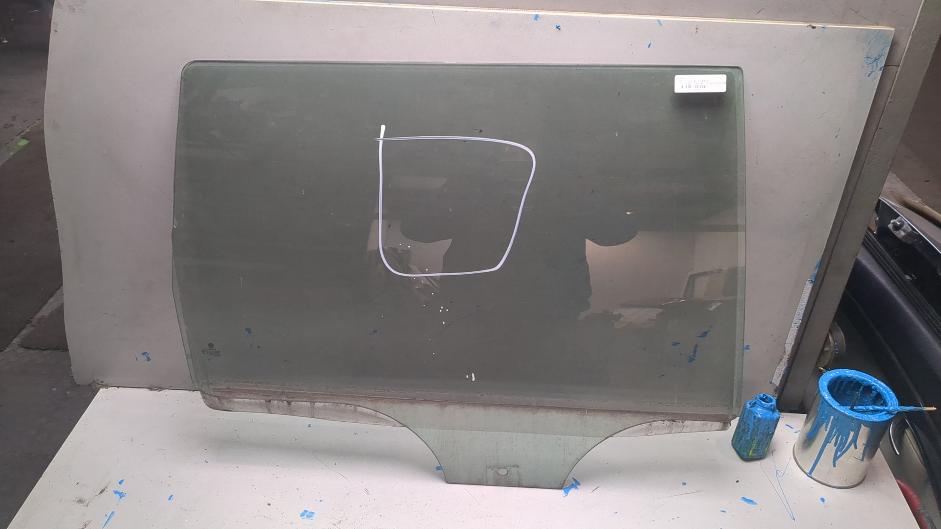 Стекло двери задней правой