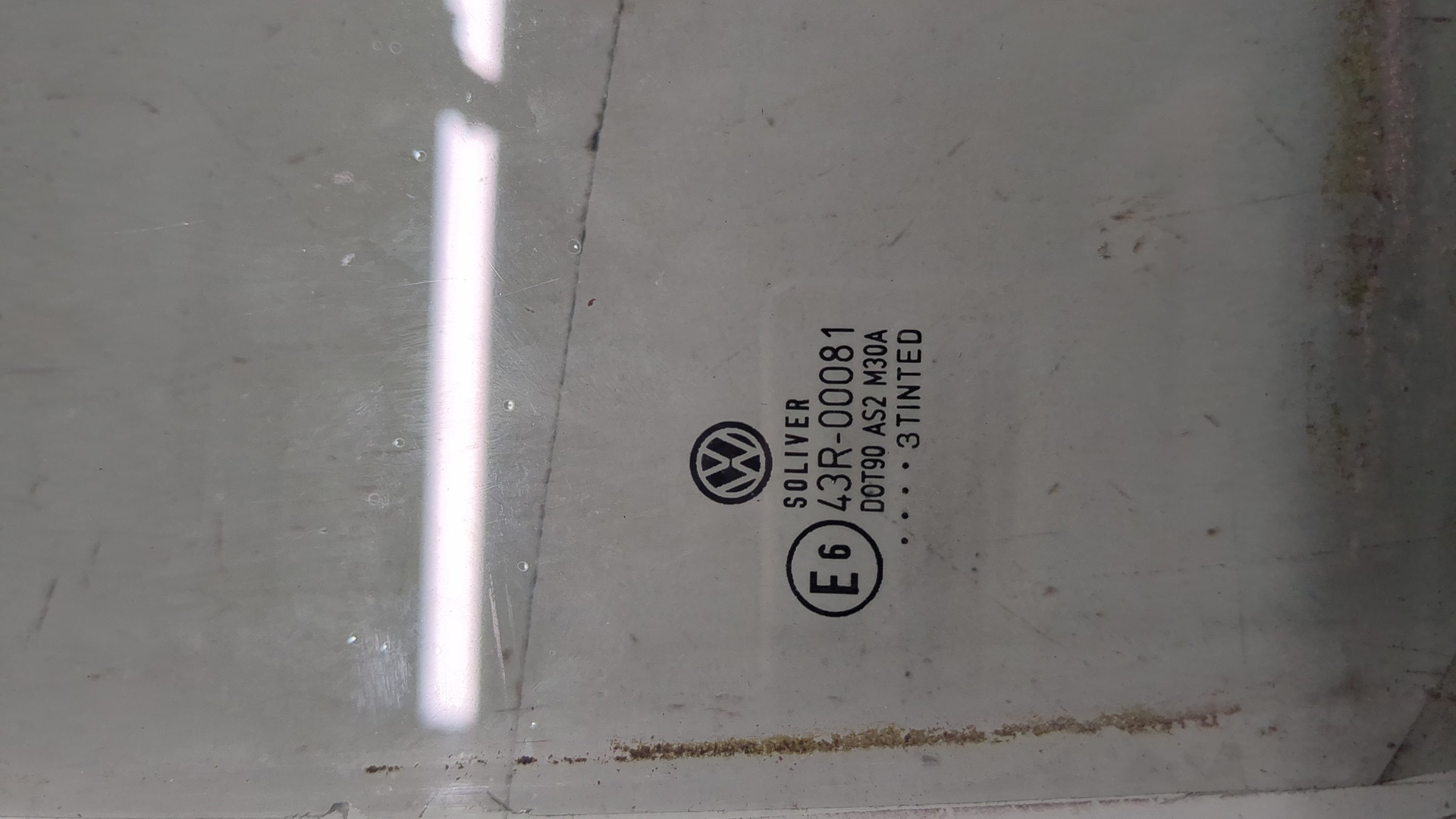 Стекло двери задней правой