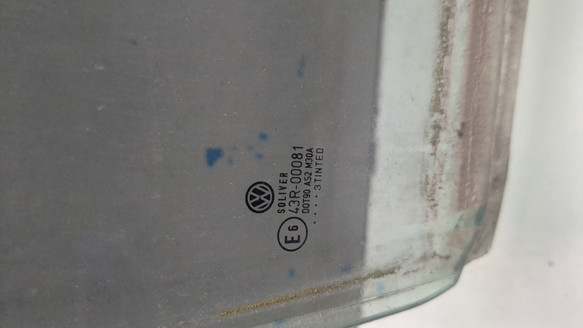 Стекло двери задней правой