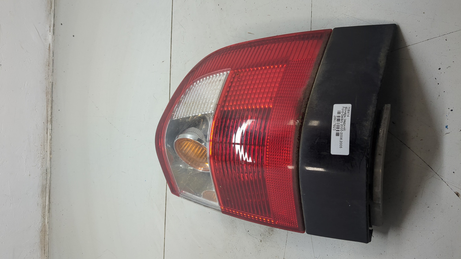 Фонарь задний правый