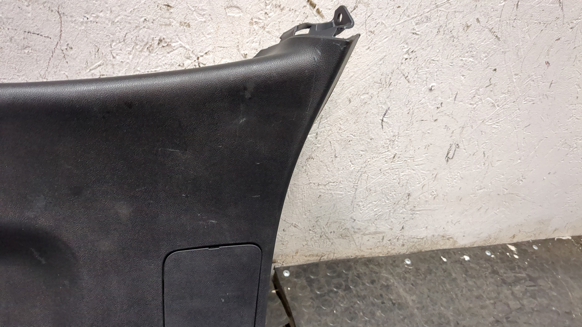 Обшивка двери багажника