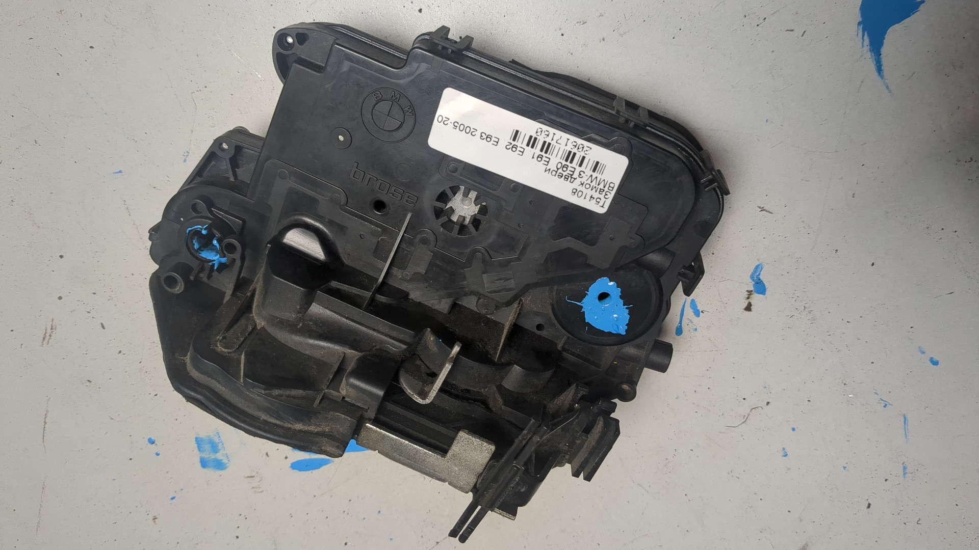 Замок двери передней правой