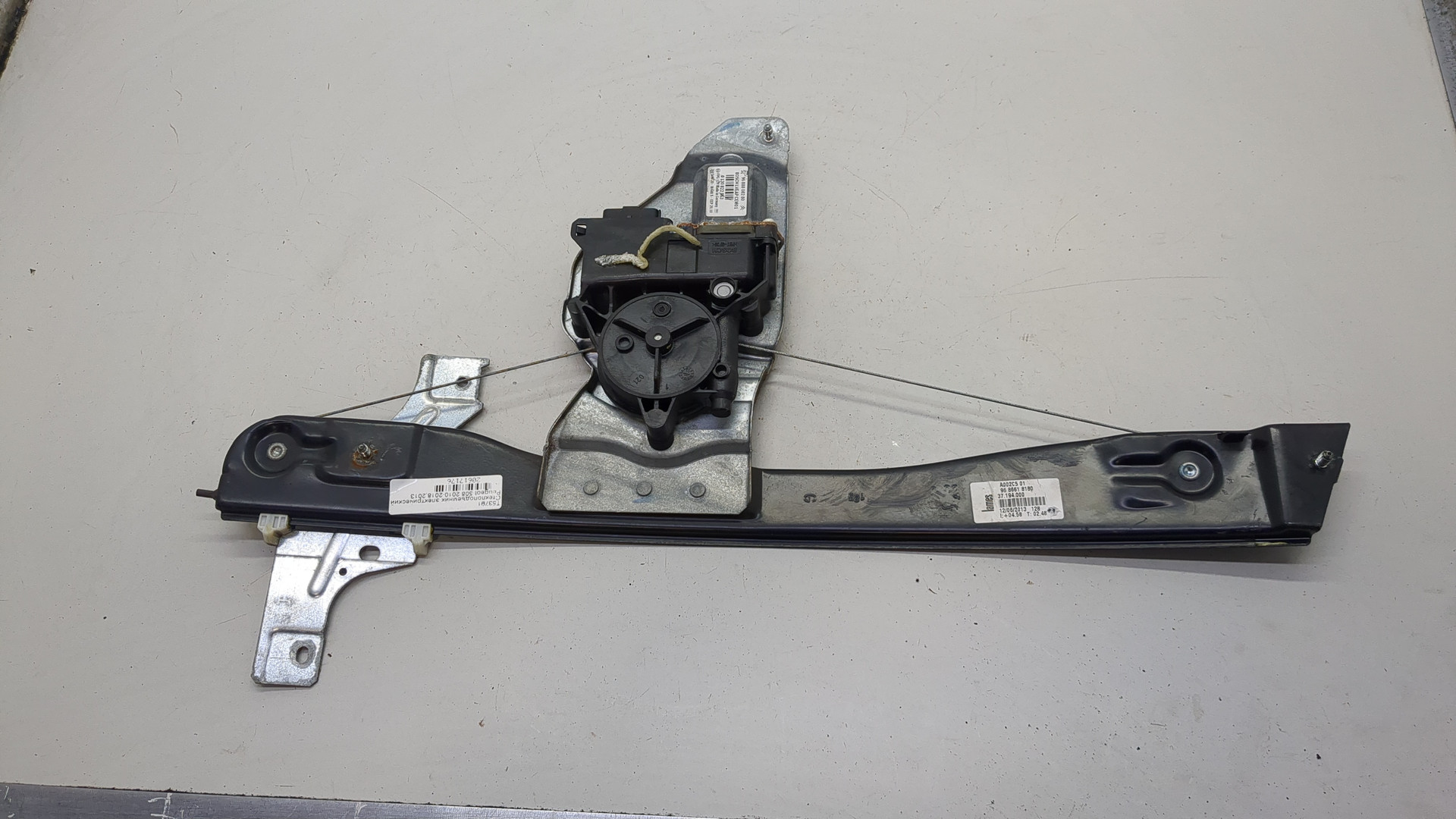 Стеклоподъемник электр. передний левый