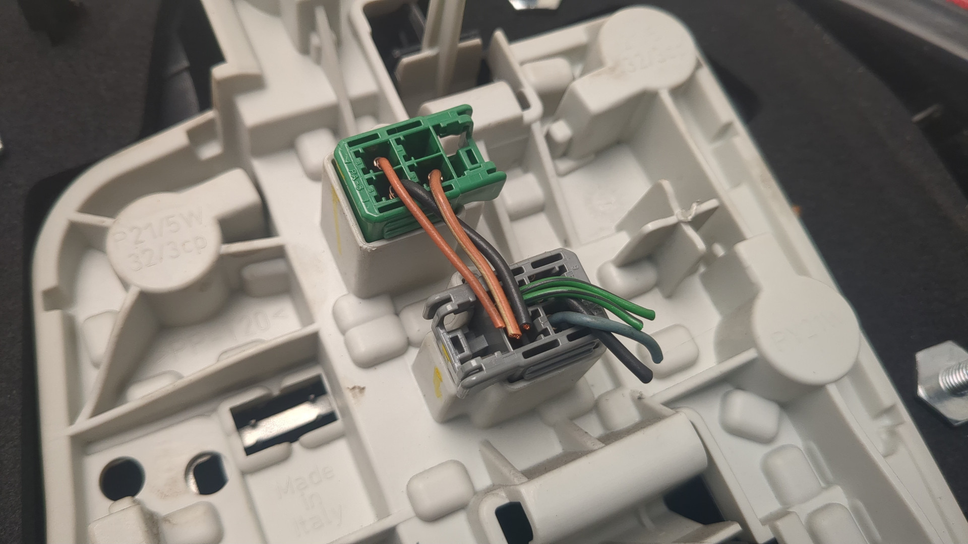 Фонарь задний левый