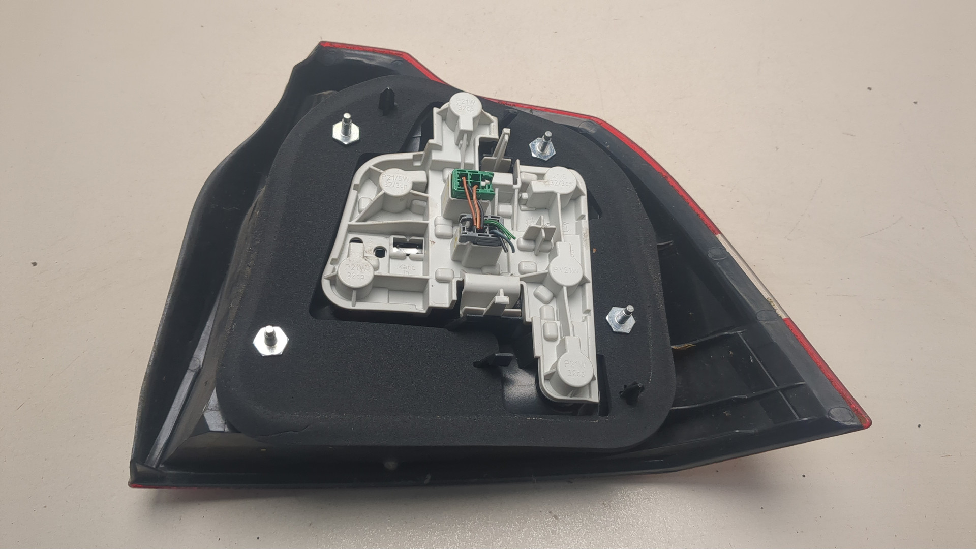 Фонарь задний левый