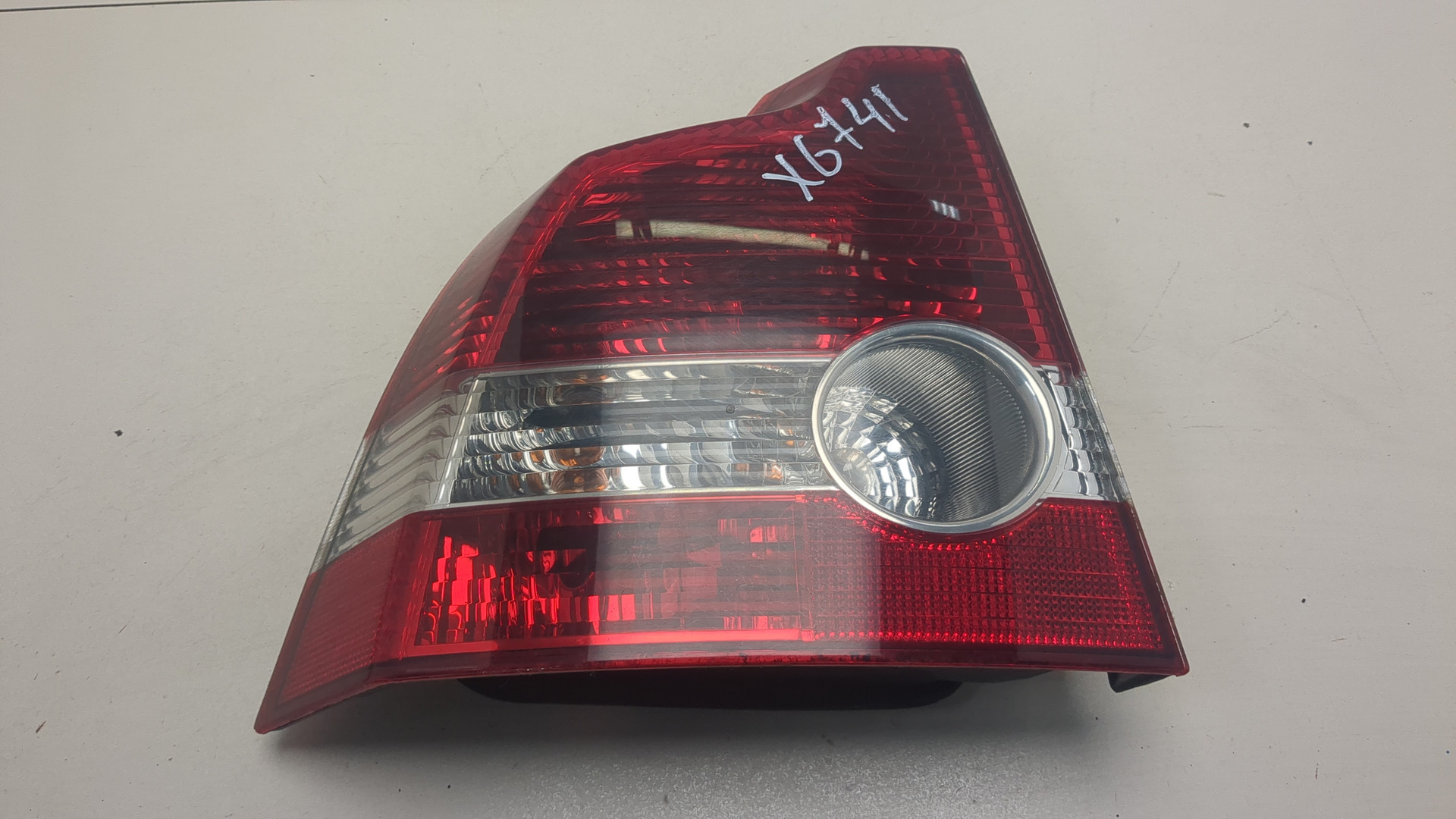 Фонарь задний левый