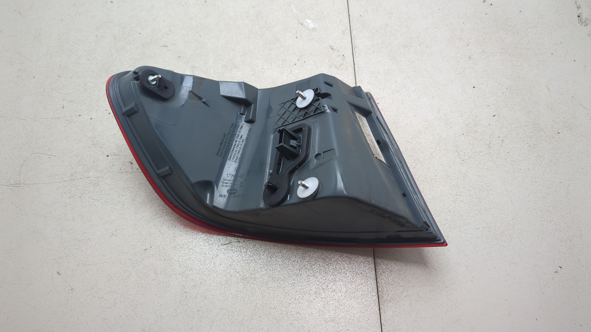 Фонарь задний правый