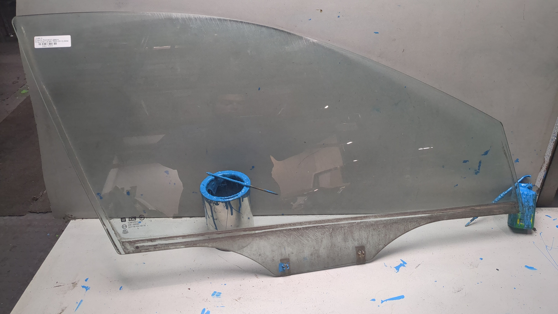 Стекло двери передней правой