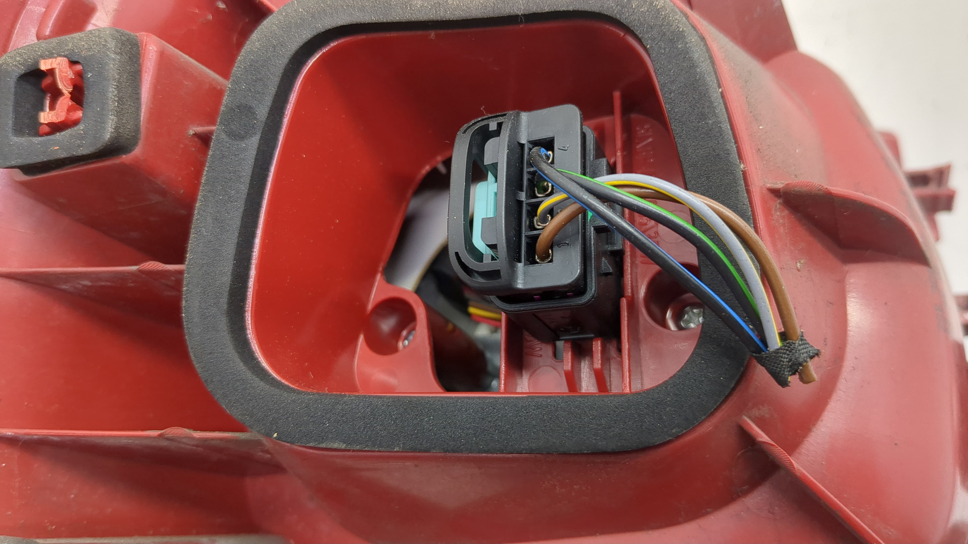 Фонарь задний правый