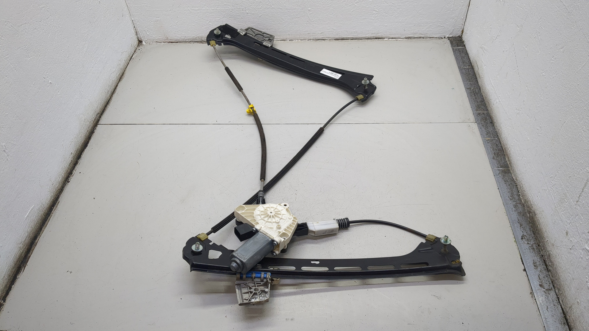 Стеклоподъемник электр. передний правый