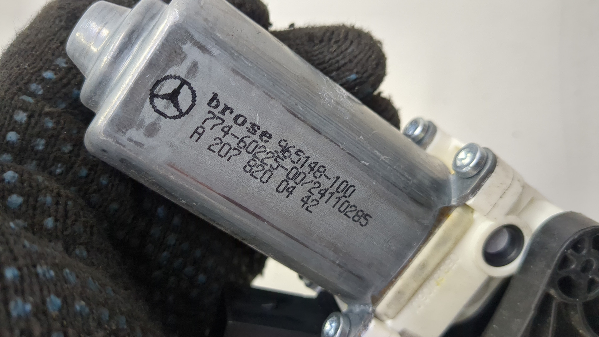 Стеклоподъемник электр. передний правый