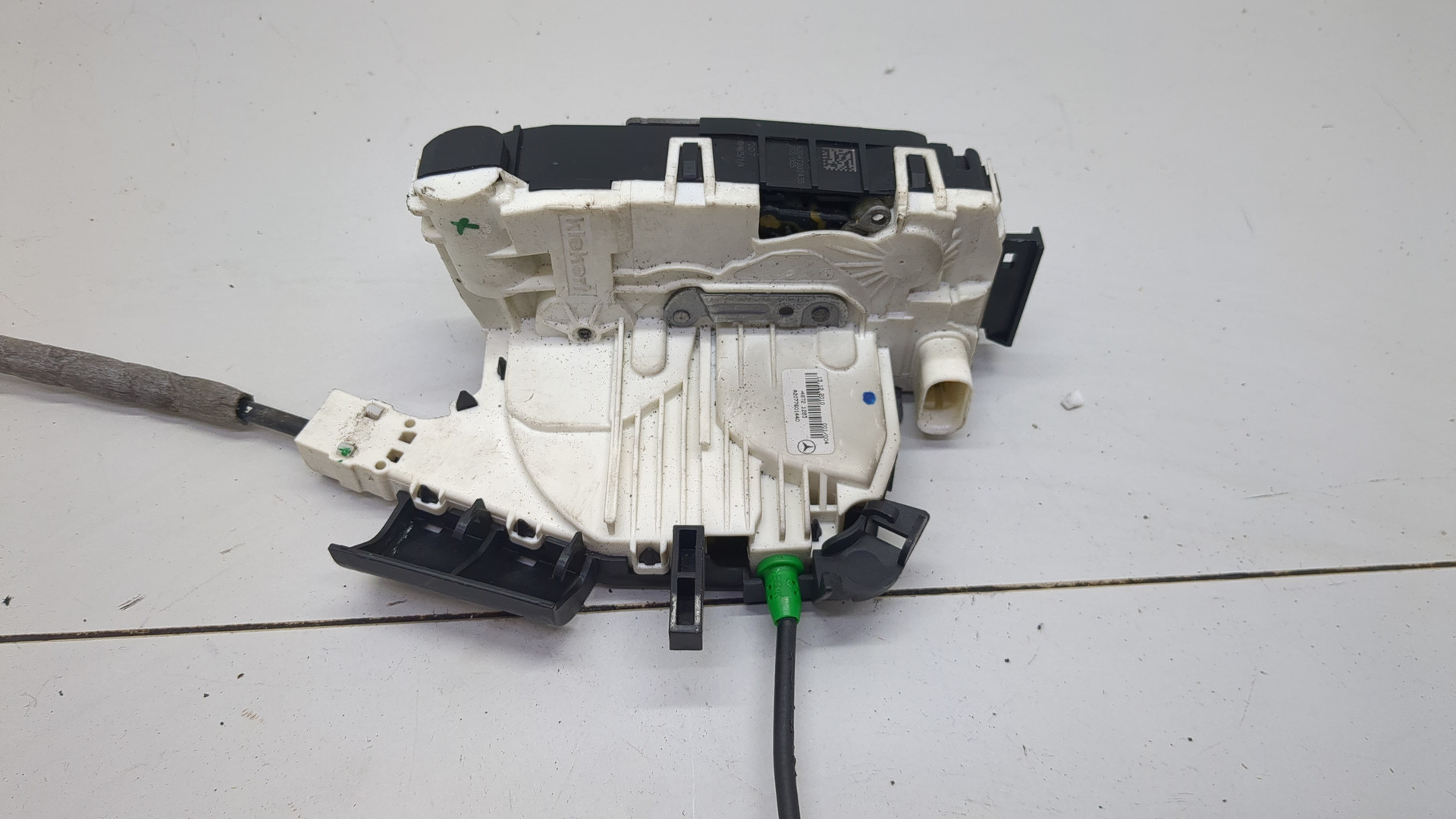 Замок двери передней правой