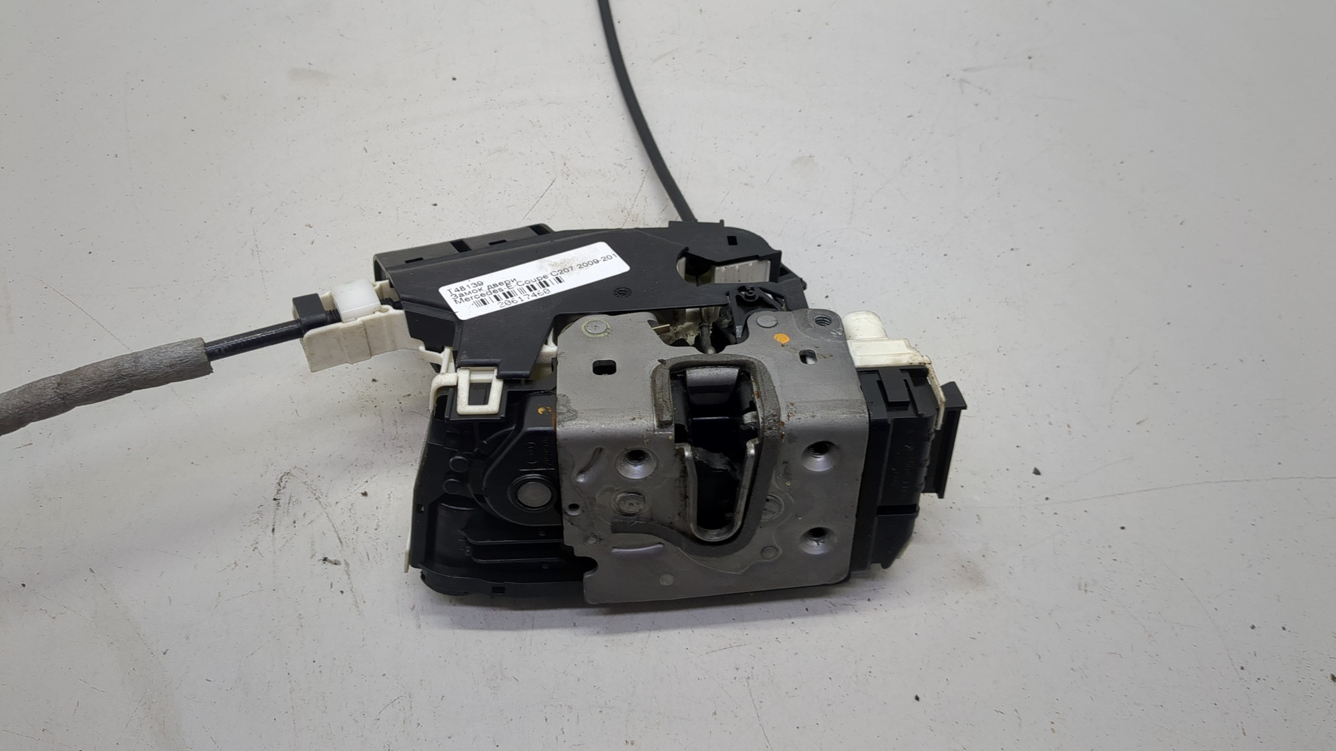 Замок двери передней правой