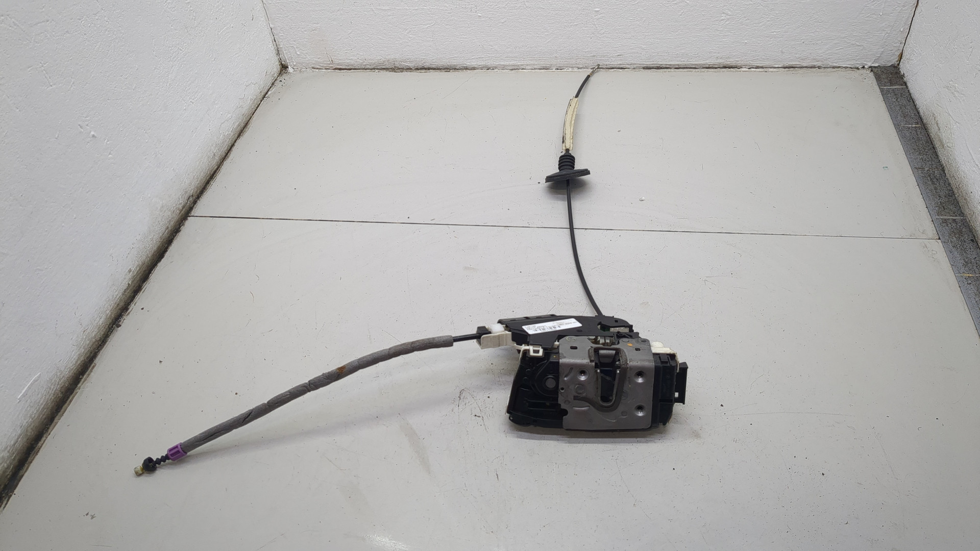 Замок двери передней правой