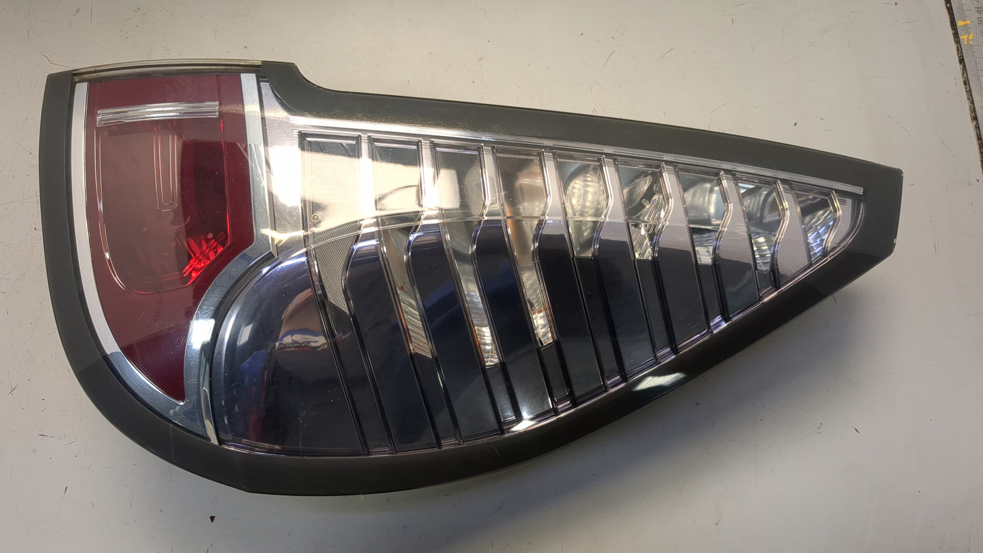 Фонарь задний правый