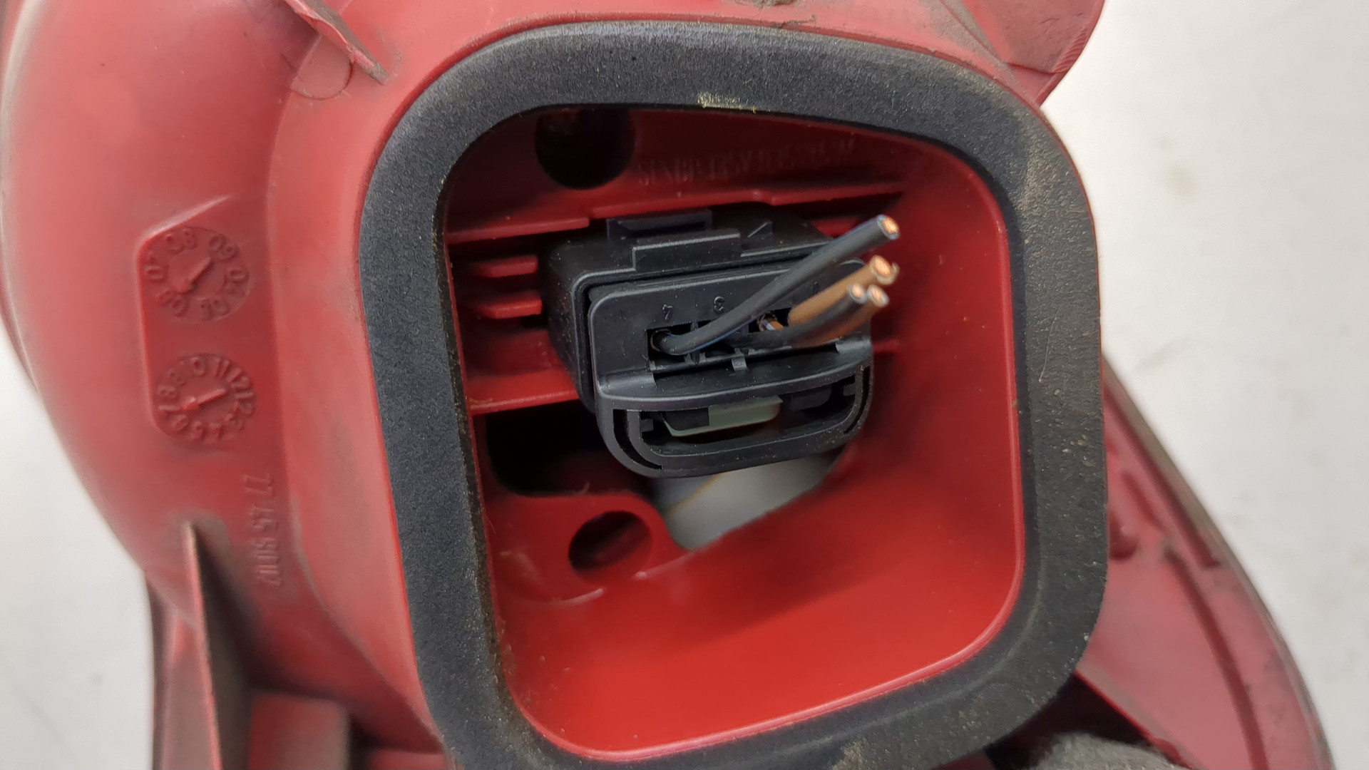 Фонарь задний левый