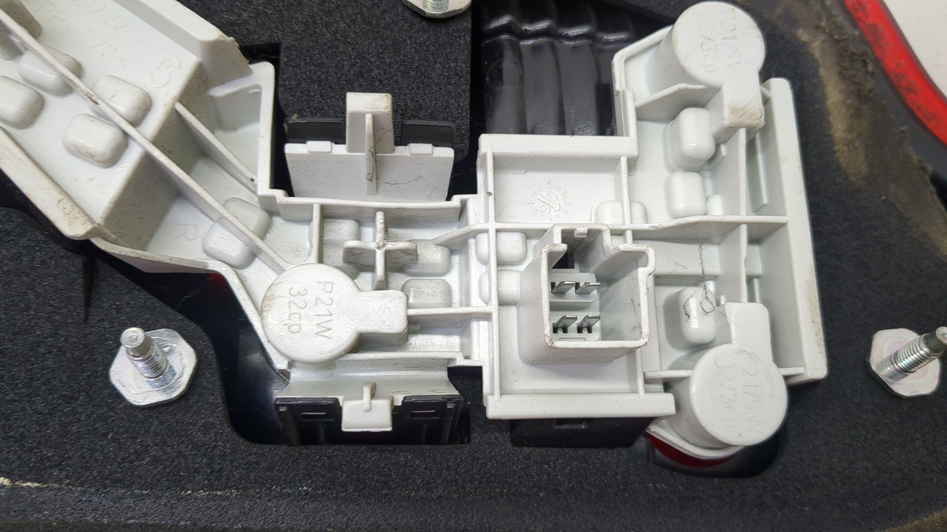 Фонарь задний правый