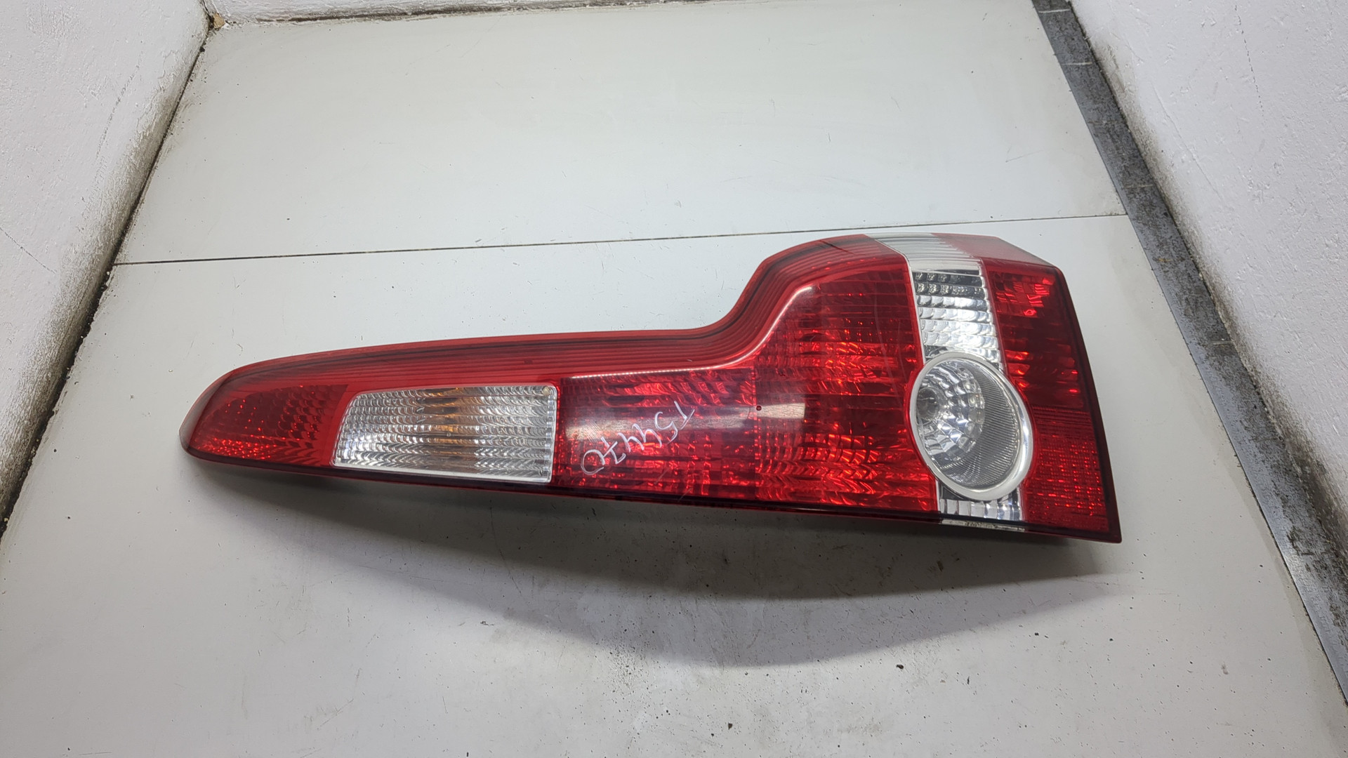 Фонарь задний правый