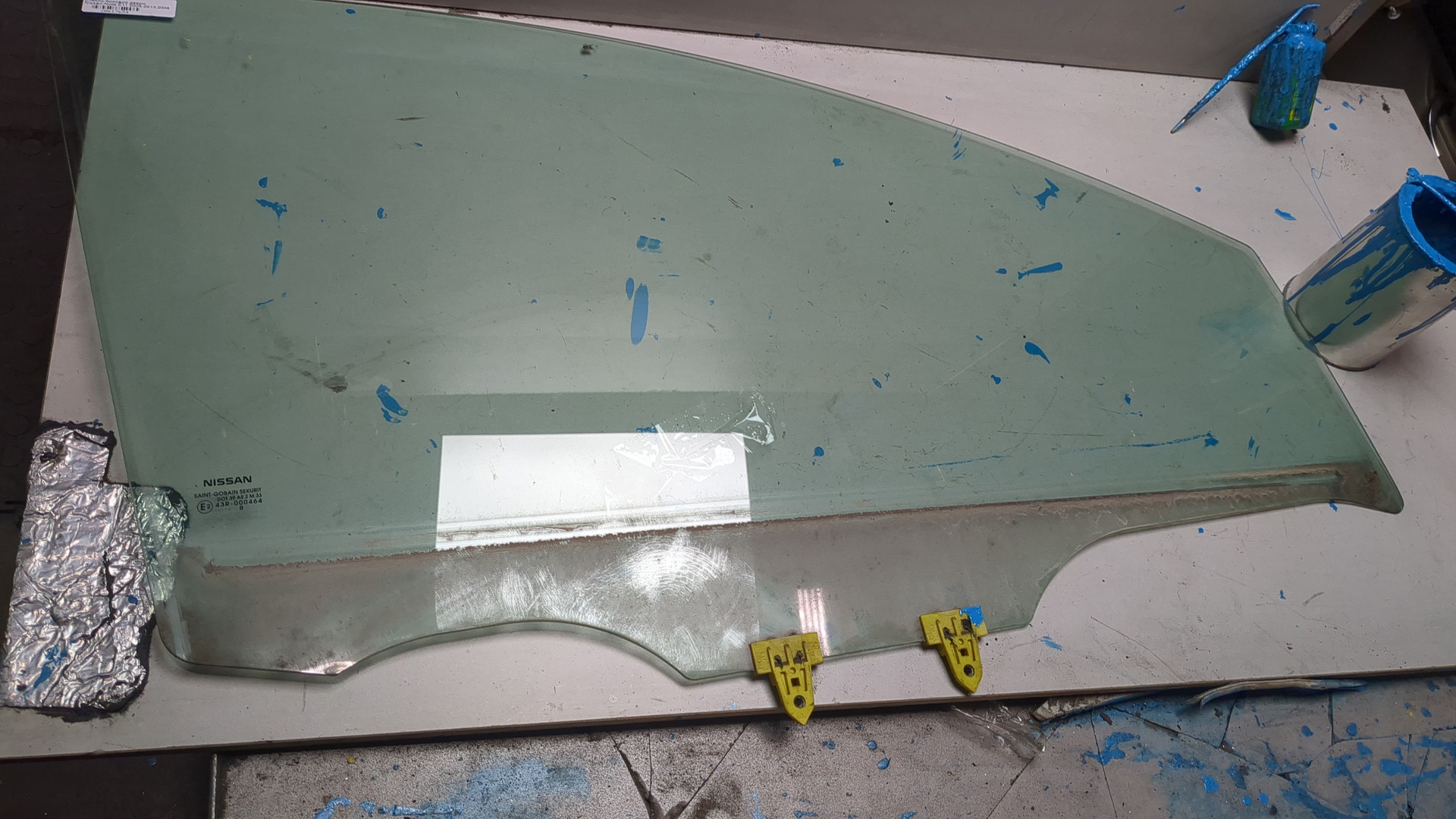 Стекло двери передней правой