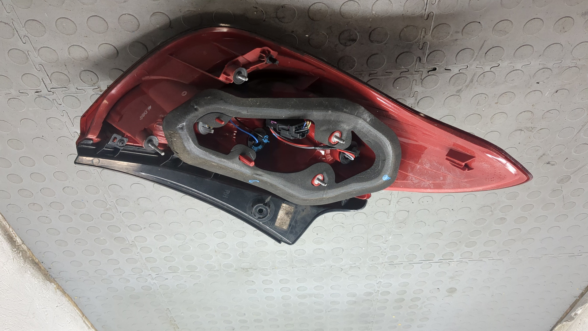 Фонарь задний правый