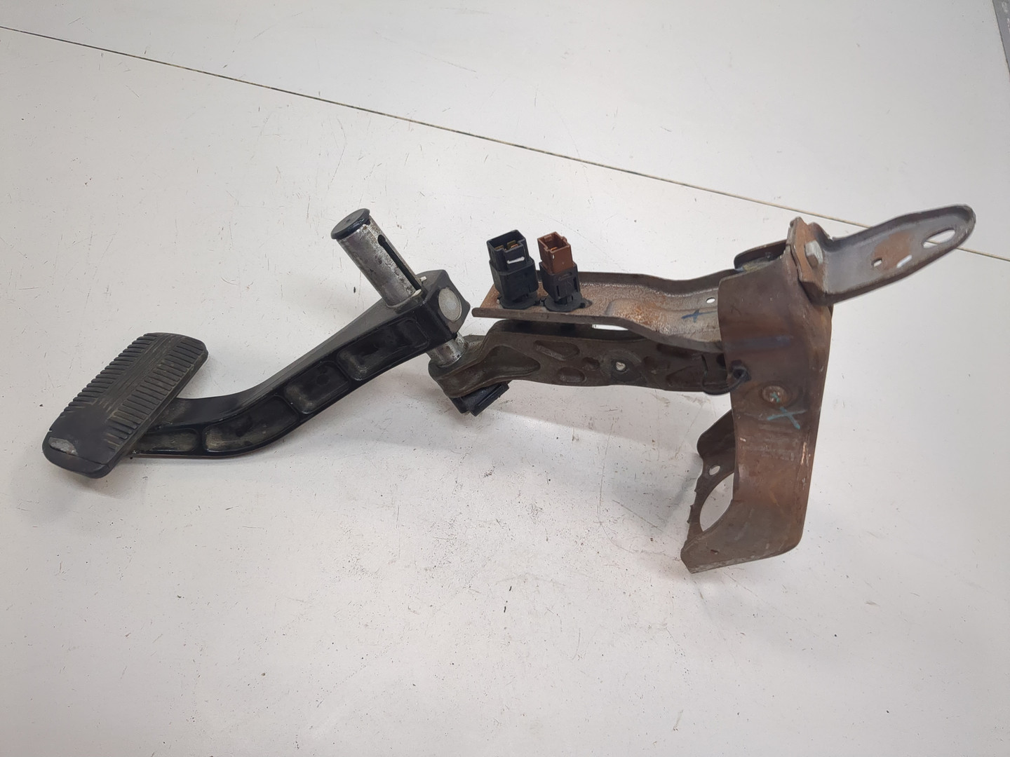 Педаль тормоза