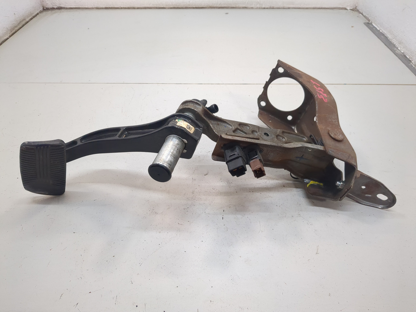 Педаль тормоза