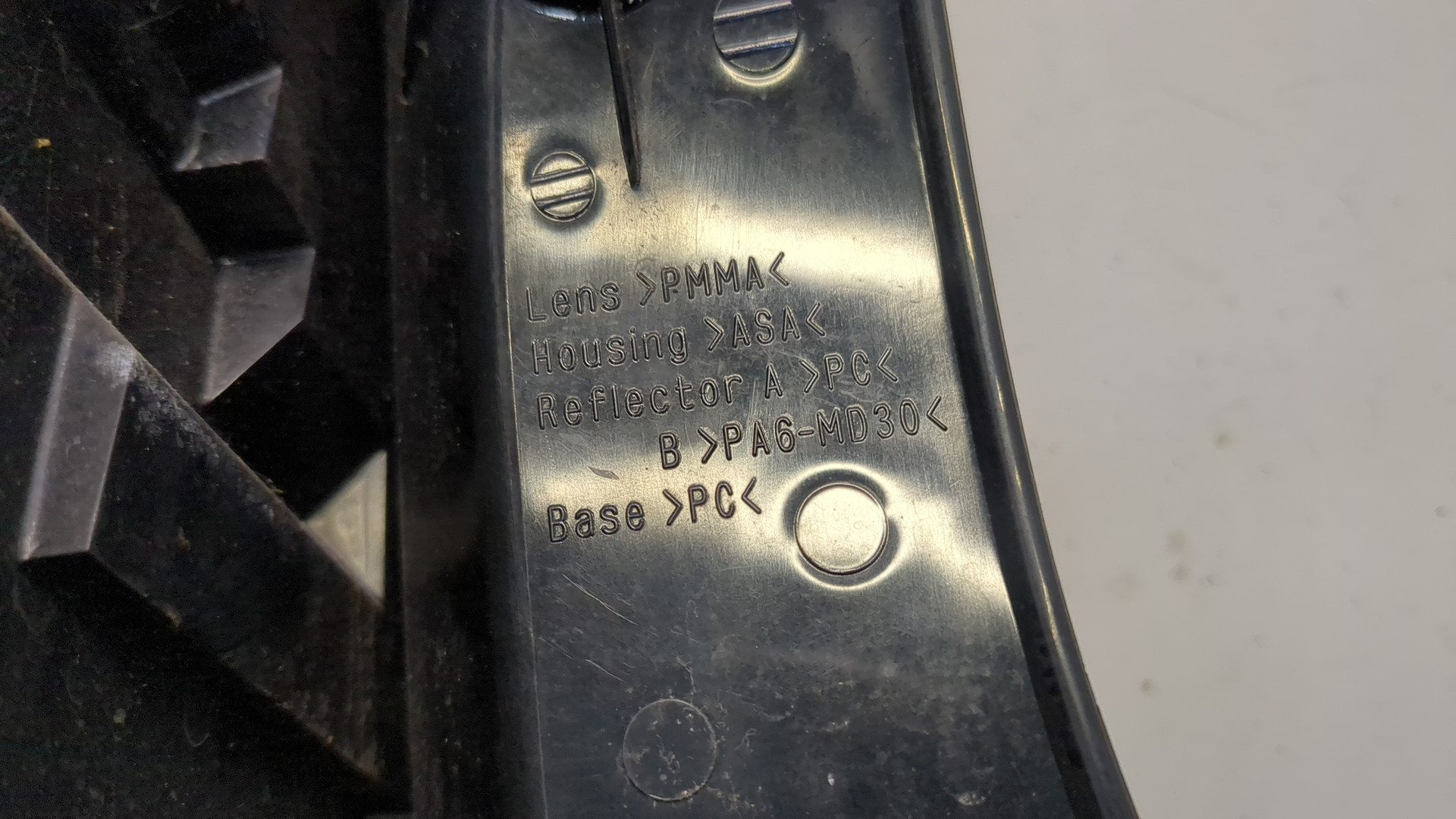 Фонарь задний правый