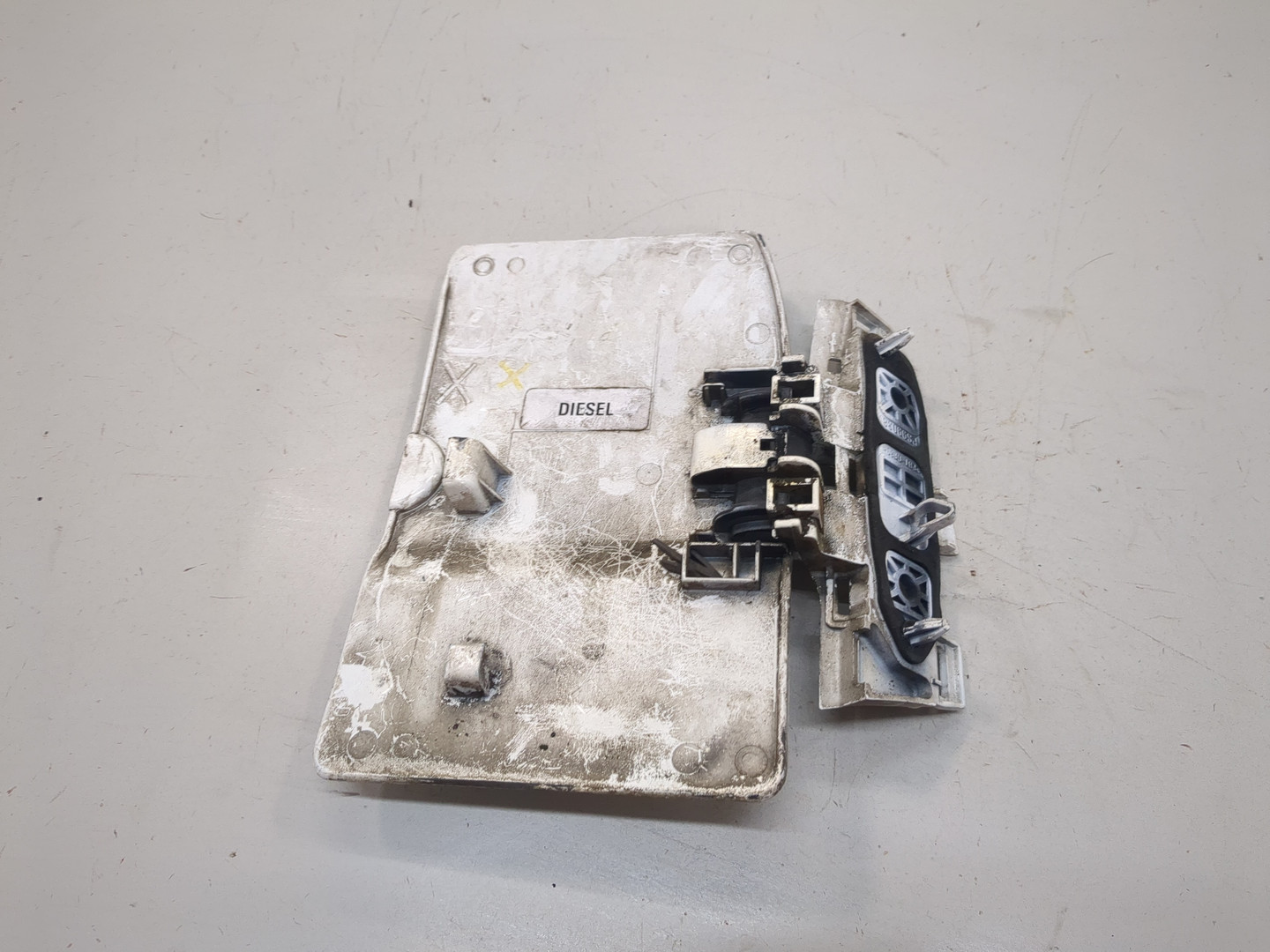 Лючок бензобака