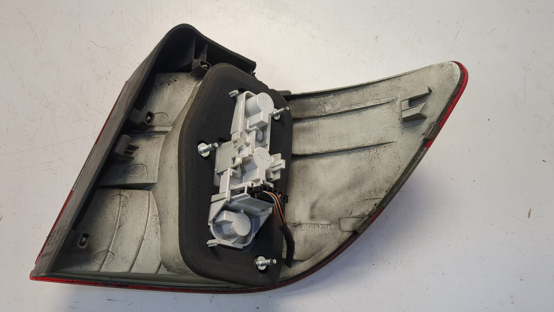 Фонарь задний левый