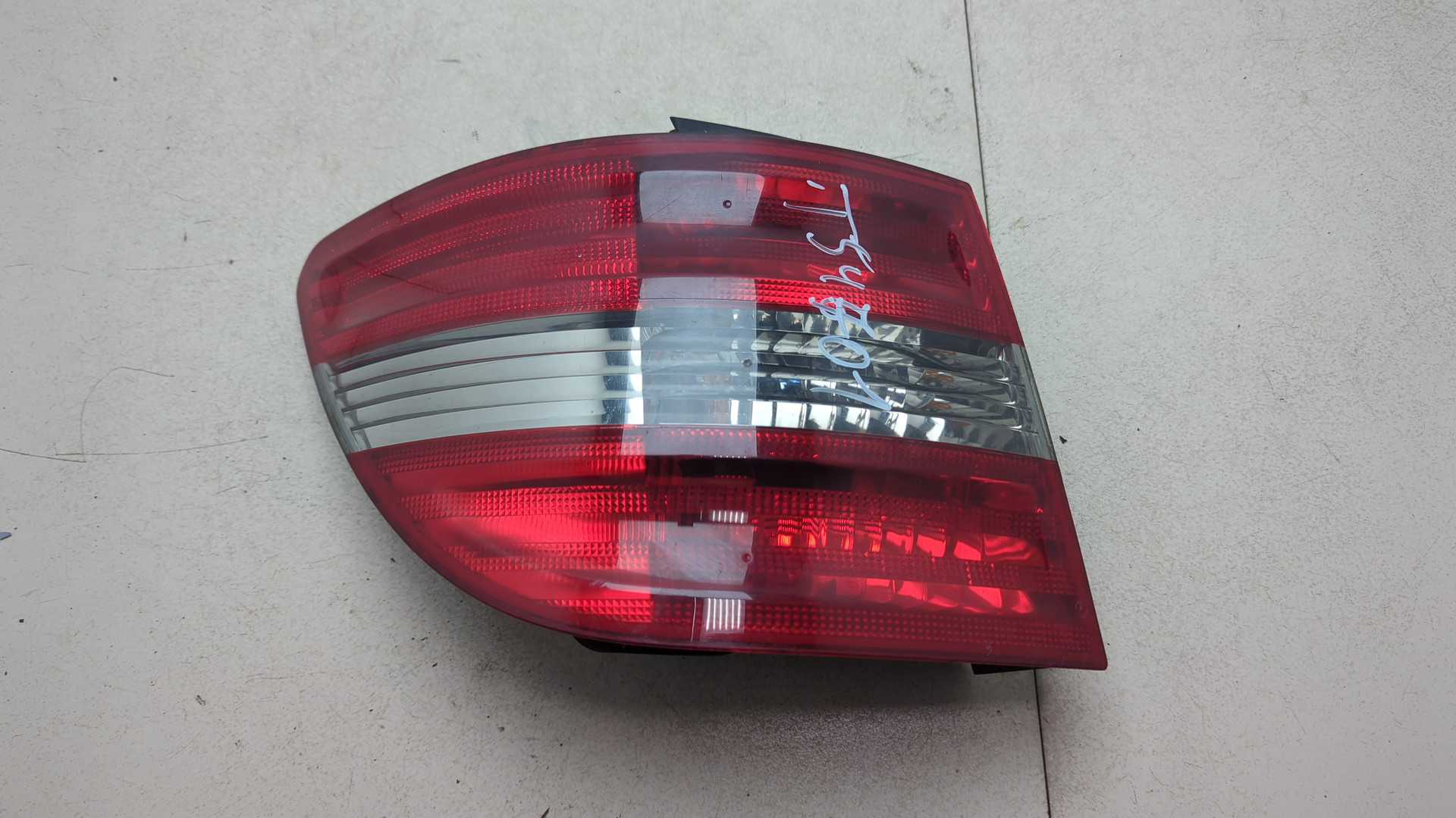 Фонарь задний левый