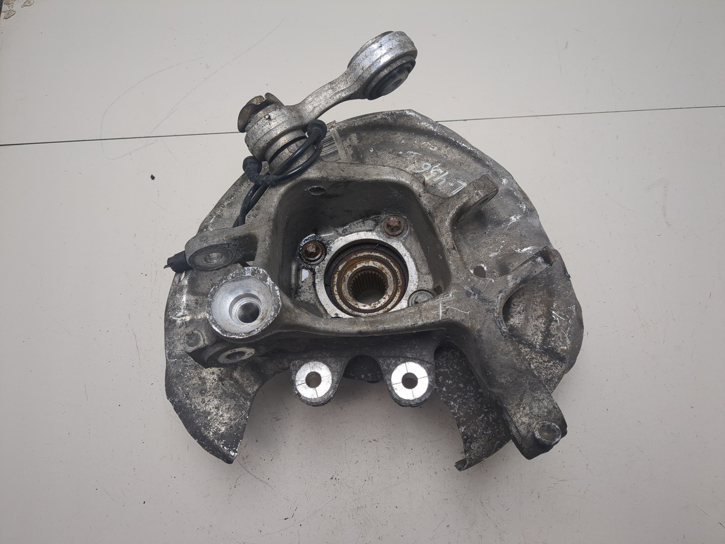 Кулак поворотный задний левый