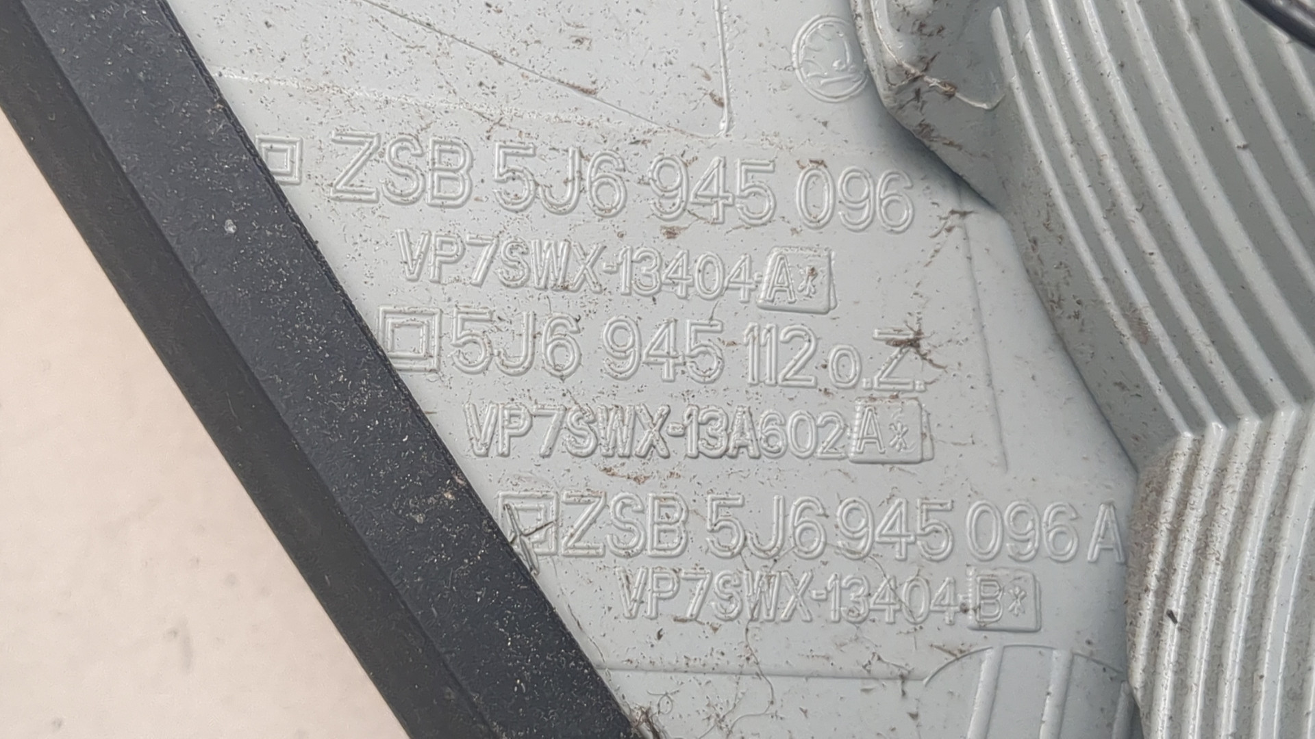 Фонарь задний правый