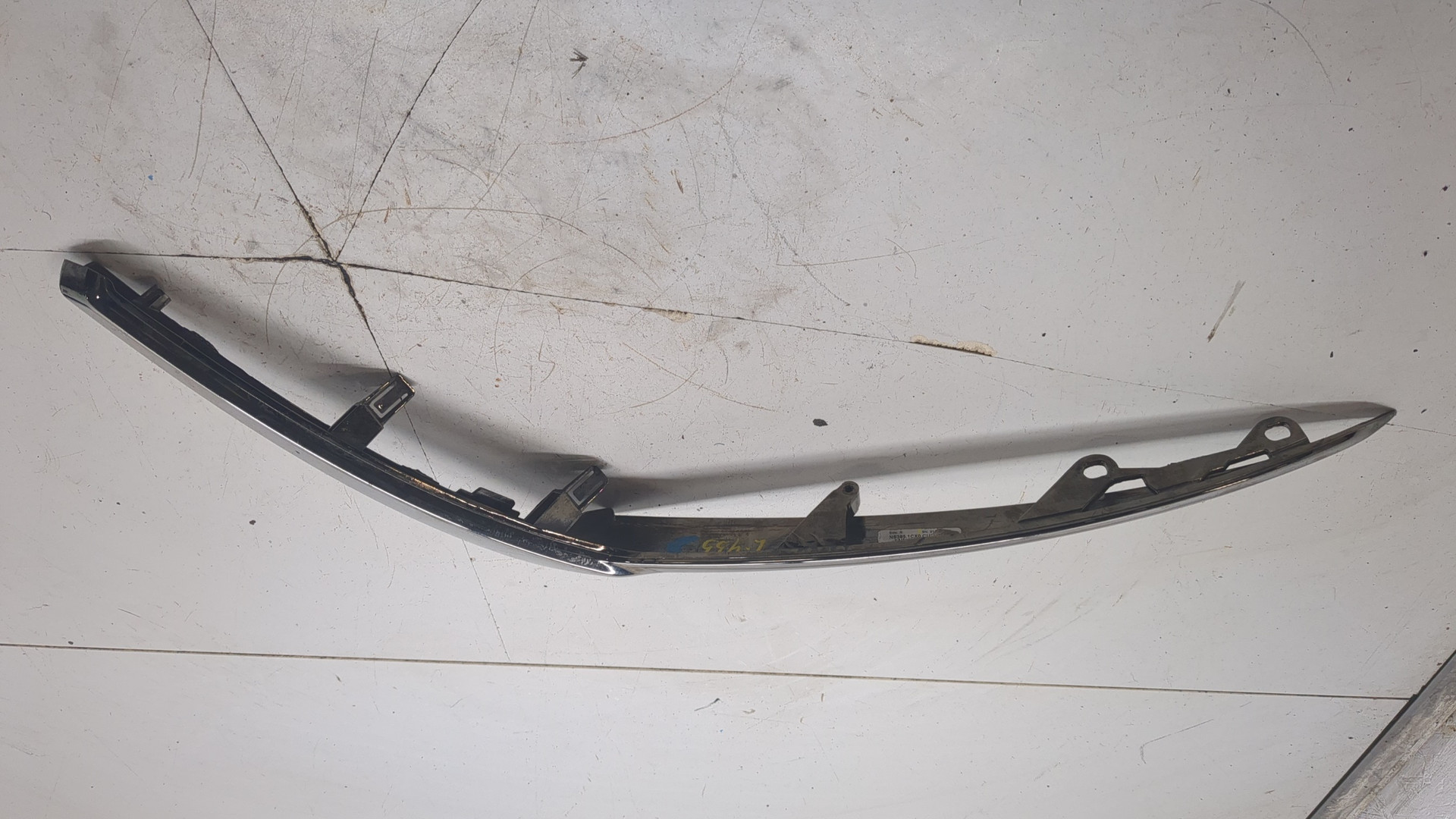 Молдинг переднего бампера правый