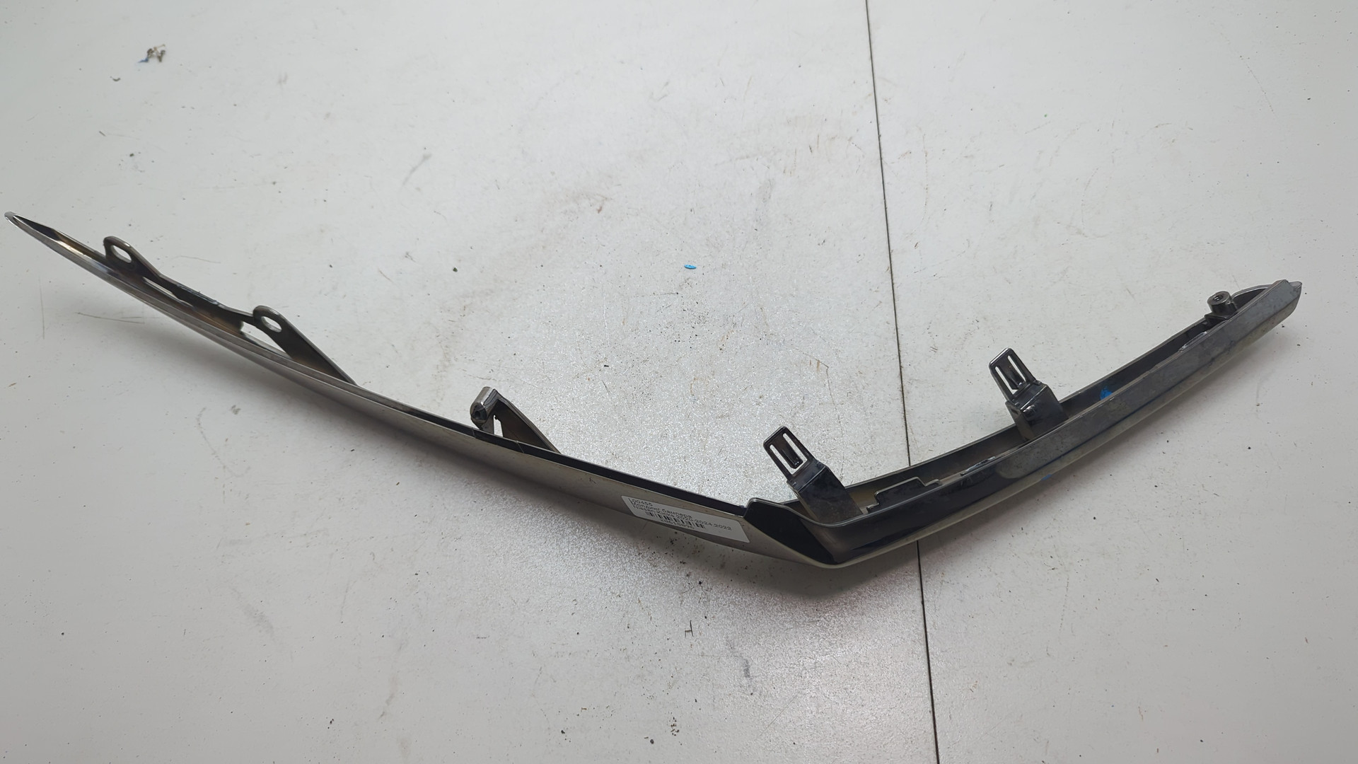 Молдинг переднего бампера правый