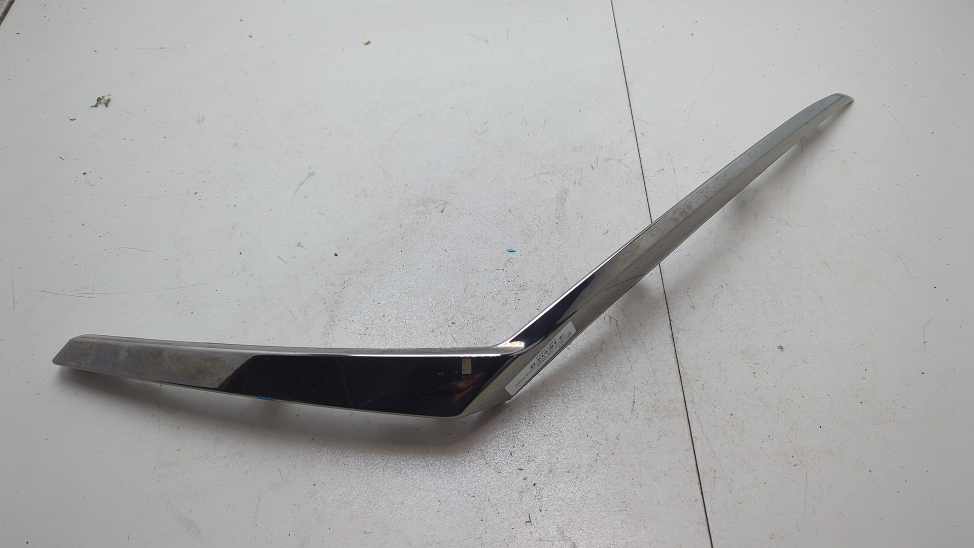 Молдинг переднего бампера правый