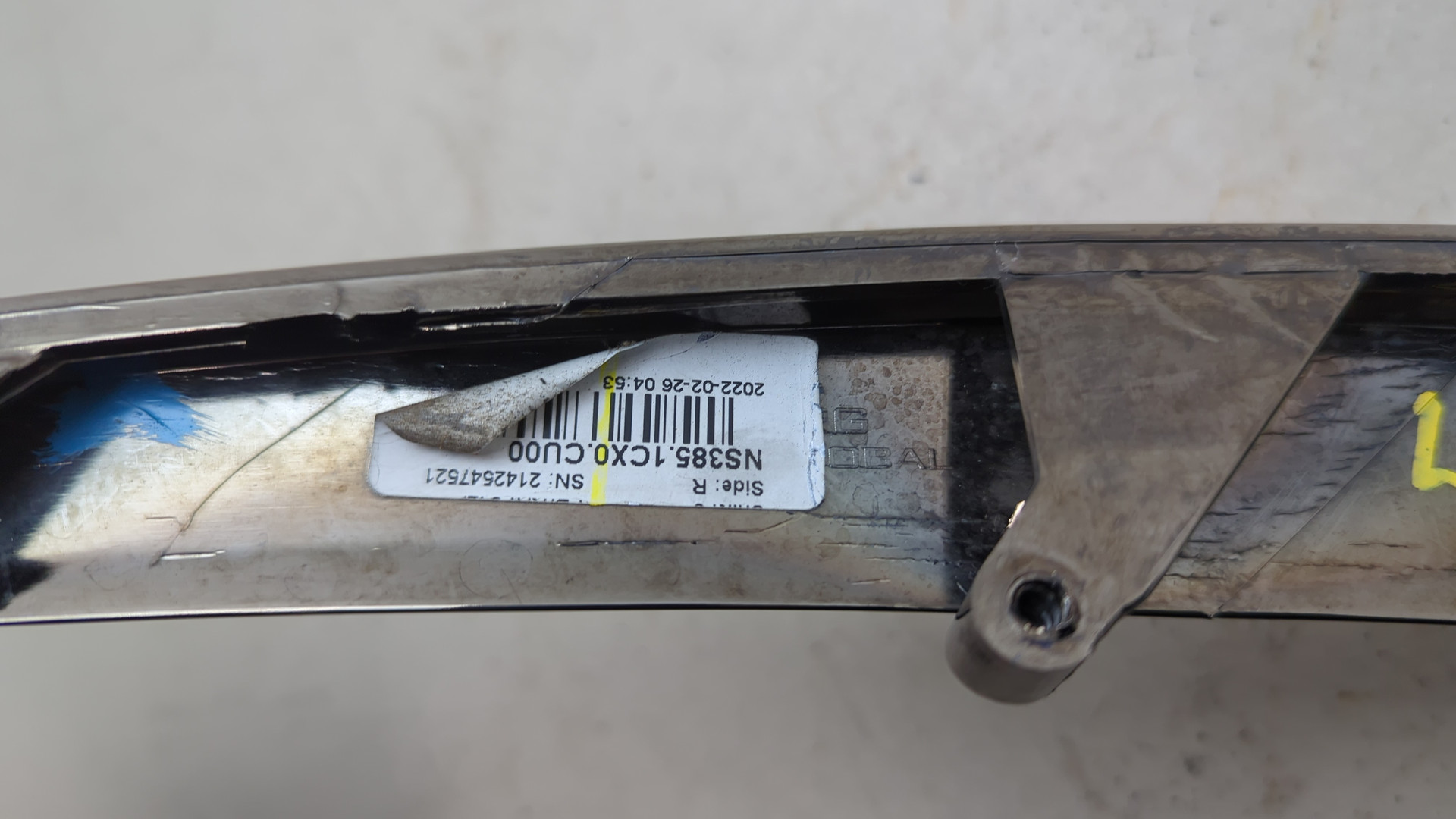 Молдинг переднего бампера правый