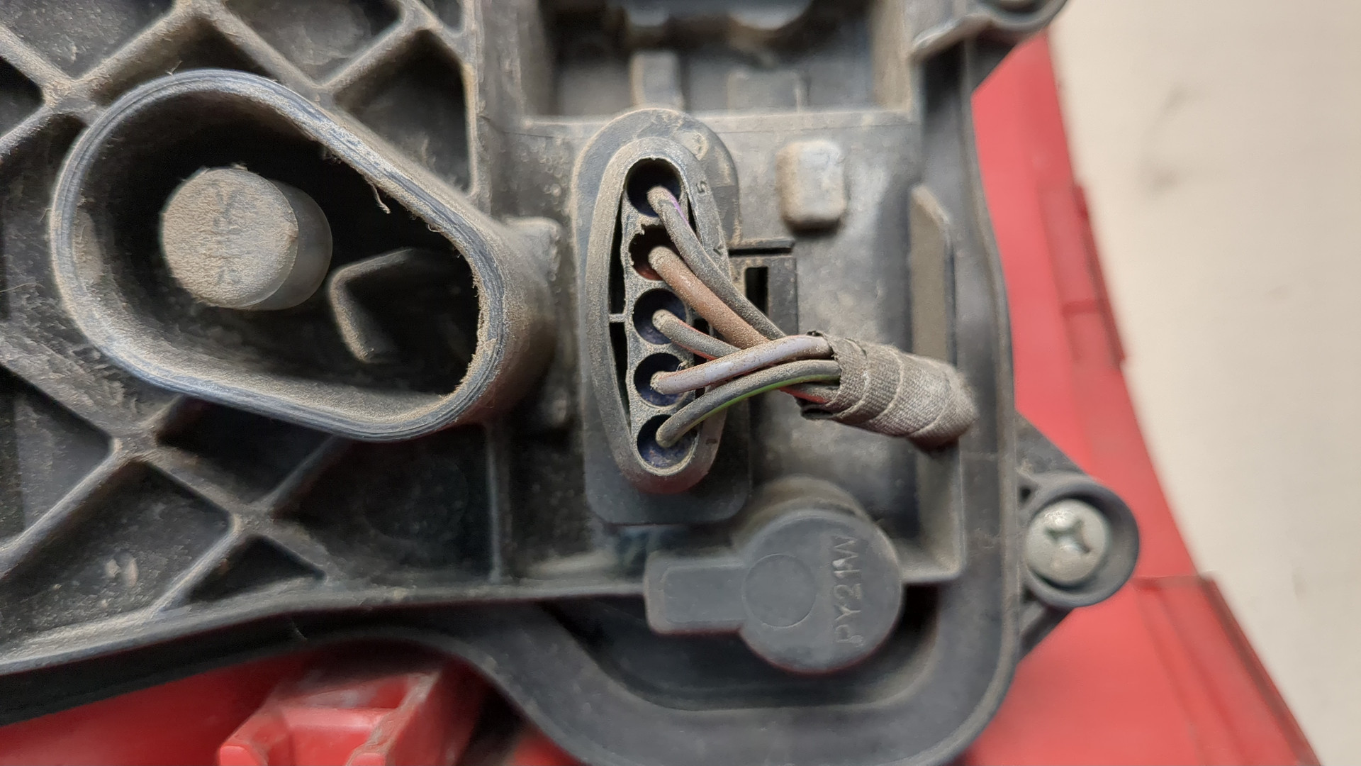 Фонарь задний правый